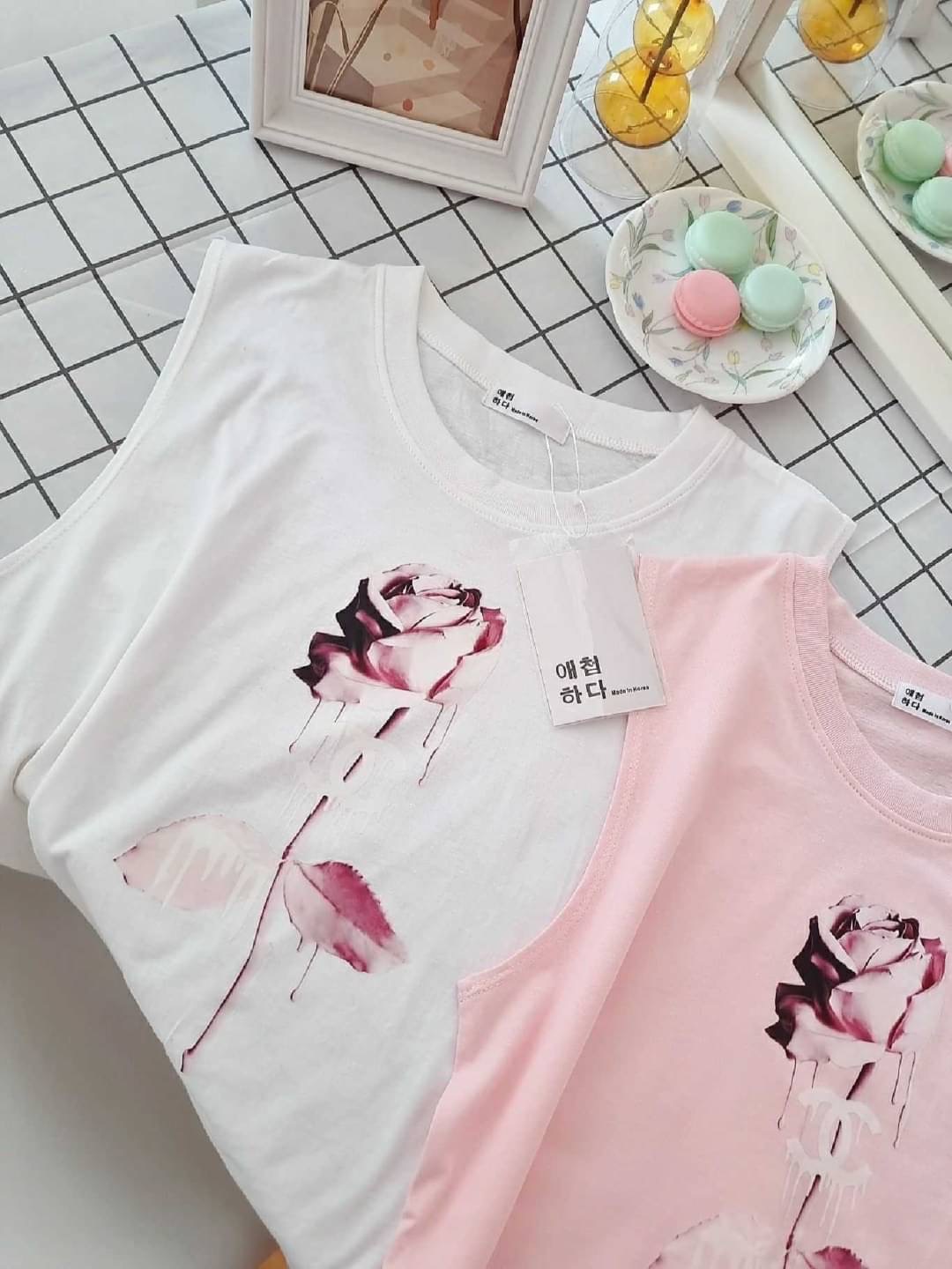 เข้าเพิ่มแล้วคร่าาาาาา ใครพรีไว้ทักมาด้วยคร่าาาาาา Rose' t shirt korea ลายสวยสุดๆคร่าาาา รีบเลยยย ผ้ายืดเกาหลีเนื้อดีใส่สบายจร้าาาา ลายนี้บอกเลยยย ปั้ววววววว