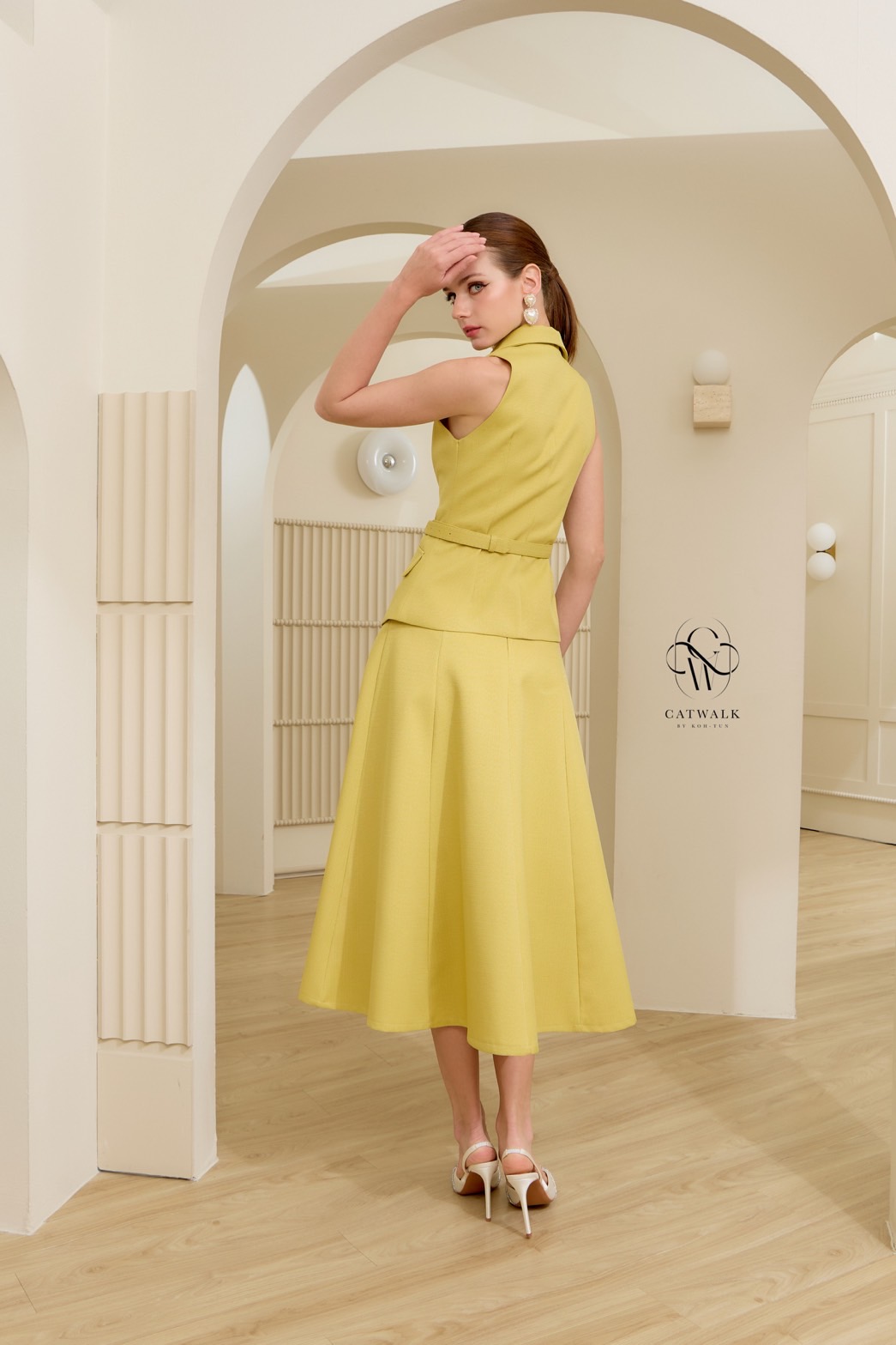 ชุดเซทแฟชั่น เซตสูทแขนกุดเข็มขัด+กระโปรงทรงย้วย เนื้อผ้าเกรดเอ ผ้าทอมีลายในตัว