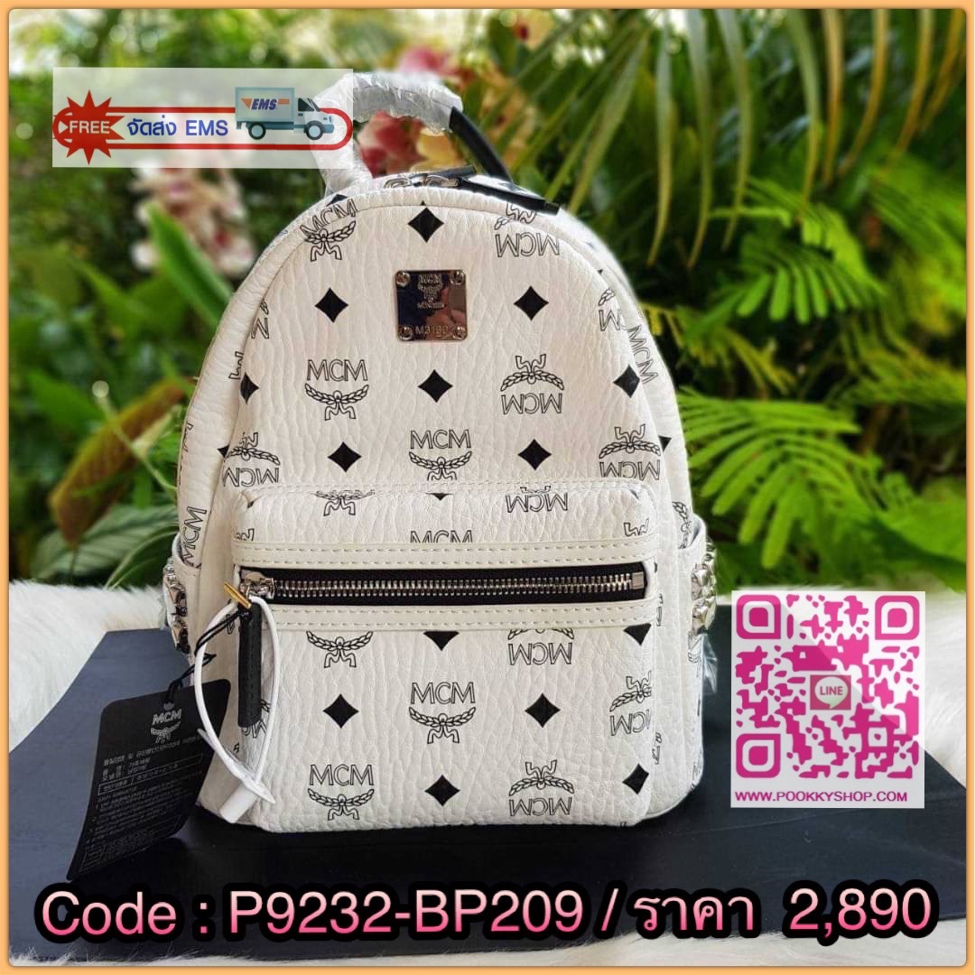 MCM STARK STUDS MINI BACKPACK IN VISETOS (9763G) ▪️Mini กระเป๋าเป้ ไซส์น่ารัก รุ่น Unisex ใช้ได้ทั้งชายและหญิง ขนาดกำลังดี จุของได้พอสมควร สายสะพายยาวปรับระดับได้ตามการใช้งาน สายบุนวม นุ่ม สะพายได้อย่างสบายไหล่