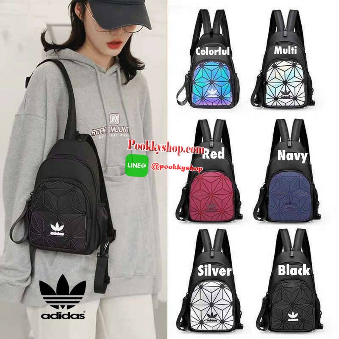 Adidas 3D Expect Originals Bag กระเป๋าสะพายคาดอก ขนาดกลาง ด้านหน้าแต่งดีเทลแบบ3D ในมีช่องแยกใส่มินิไอแพค หรือกระเป๋าสตางค์ทรงยาว มีสายสะพายที่ทันสมัยเป็นสายซิป เพราะนอกจากจะเป็นเป้สะพายแล้ว ยังสามารถนำมาสะพายไหล่ได้ มาในแบบลุคช์สไตล์ลำลองเพื่อให้คุณใช้งาน