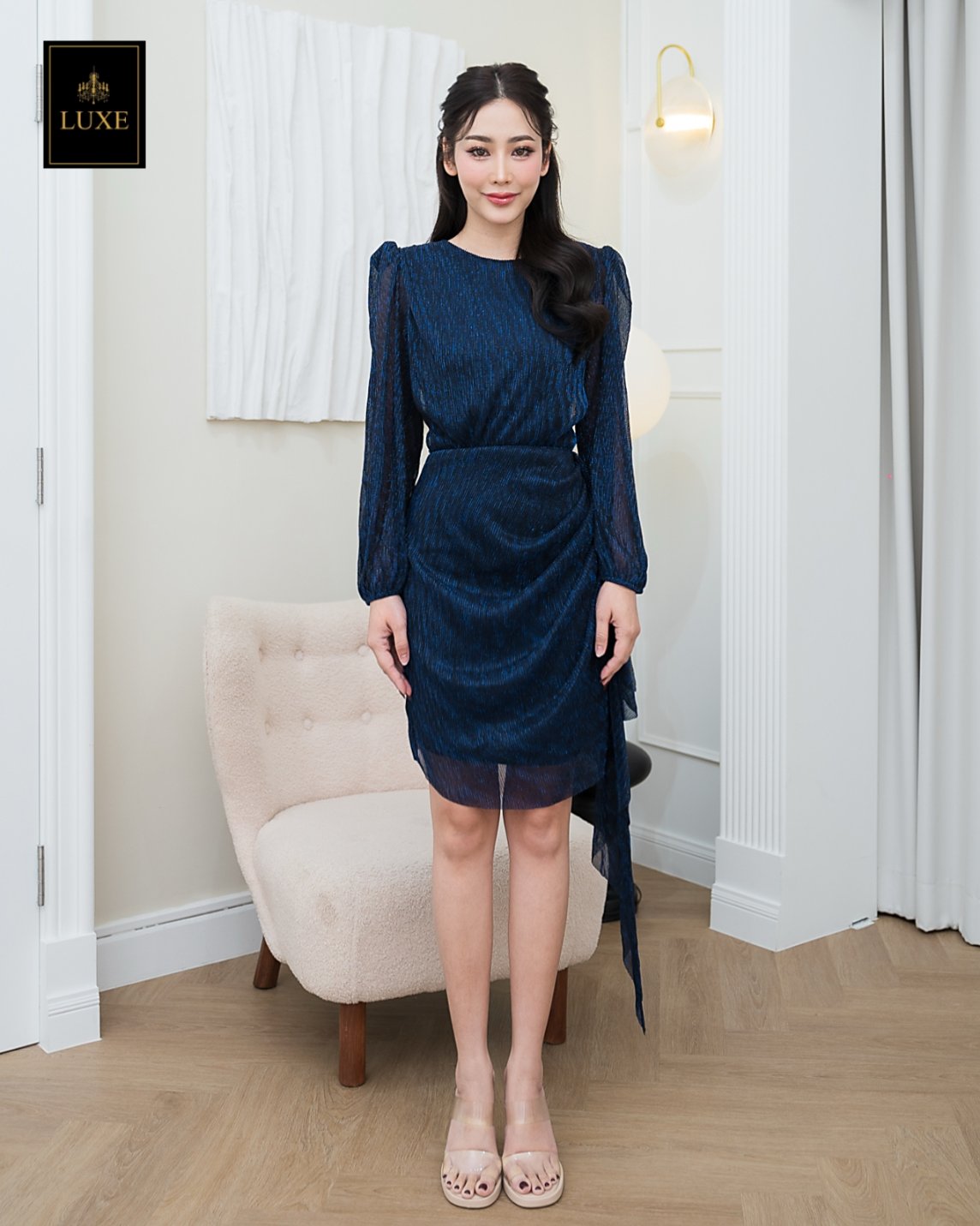 เดรสแฟชั่น เดรสเสื้อคอป้ายแขนยาว กระโปรงสั้นทรงสอบ