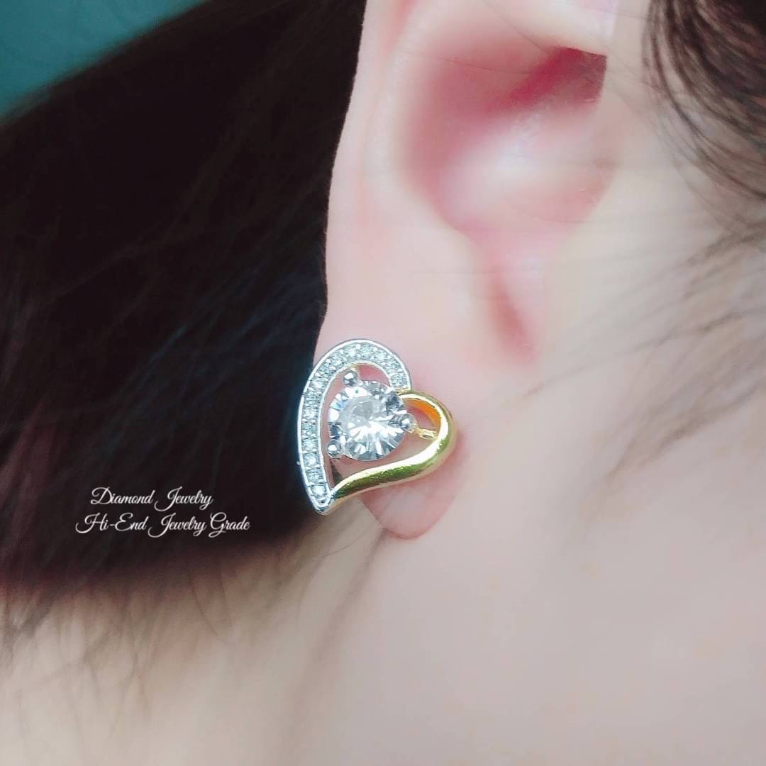 New Arrival !!! ต่างหูหัวใจเพชรสวิสแท้ เพชรคัดเกรดอย่างดีค่ะ งานอย่างดีค่ะ รับประกันคุณภาพเลยค่ะ รุ่นนี้ดีไซส์สวย ใช้แม่พิมจากร้านเพชรเลยคะ งานสวยมากกกก ใส่ออกมาน่ารักจิงๆ แม่ค้าแนะนำอย่างแรงค่ะ เพชรสวยวิ้งวาวมากกกกกๆๆๆค่ะ
