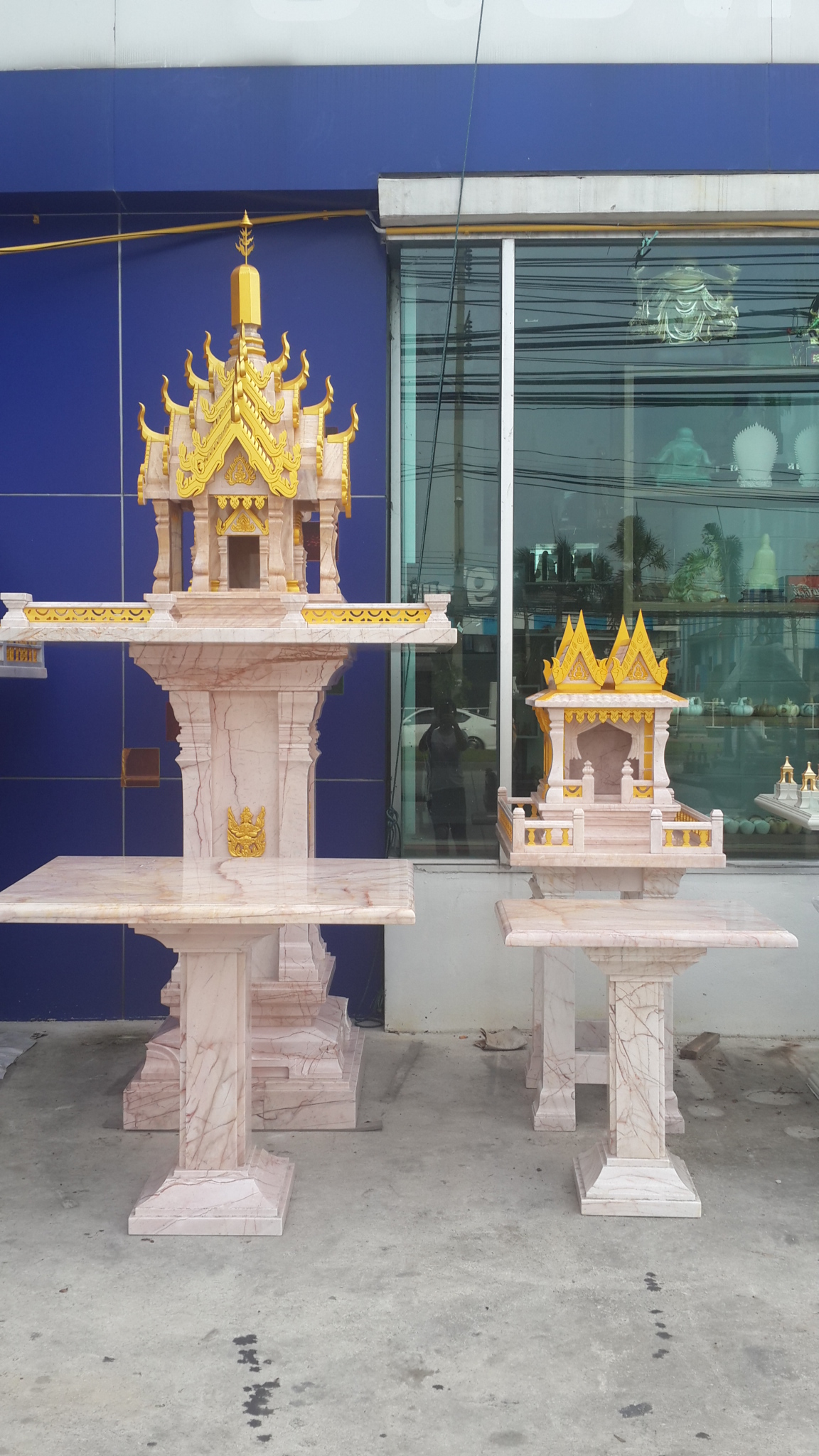 ศาลพระภูมิทรงปราสาท ขนาด ฐานกว้าง 126ซม คู่ศาลตายาย ลงทอง