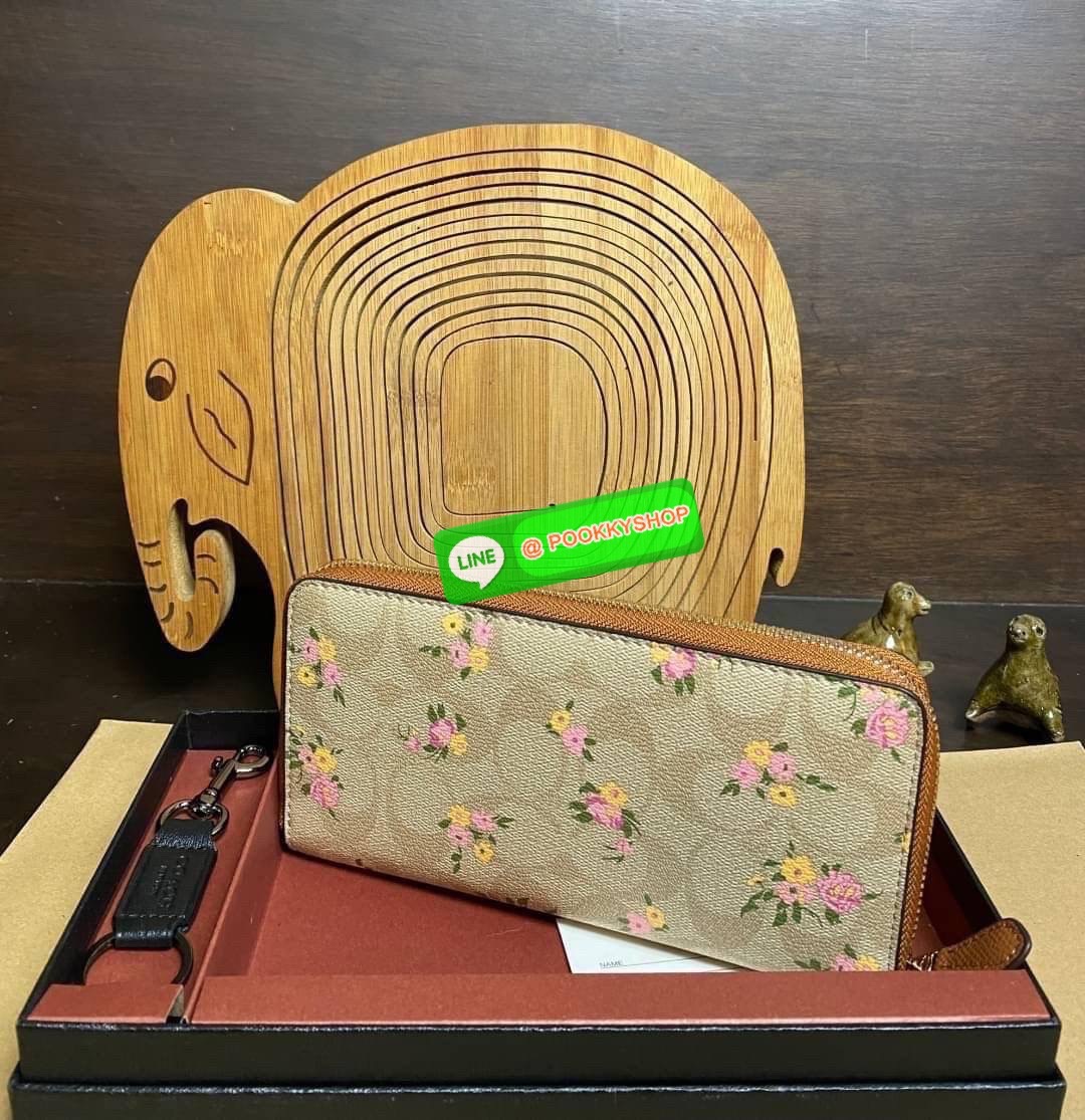 พร้อมส่ง 📌อุปกรณ์มาพร้อมกล่อง/แคร์การ์ด/ถุงกระดาษ/พวงกุญแจ COACH ACCORDION ZIP WALLET IN SIGNATURE CANVAS กระเป๋าสตางค์ใบยาว ซิปรอบ ใช้งานง่าย ด้วยฟังค์ชั้น ด้านใน ใส่บัตรได้จุใจ มีช่องซิปใส่เหรียญตรงกลาง โดนใจหลายๆคนไปเรียบร้อยและคลาสสิค เรียบหรู