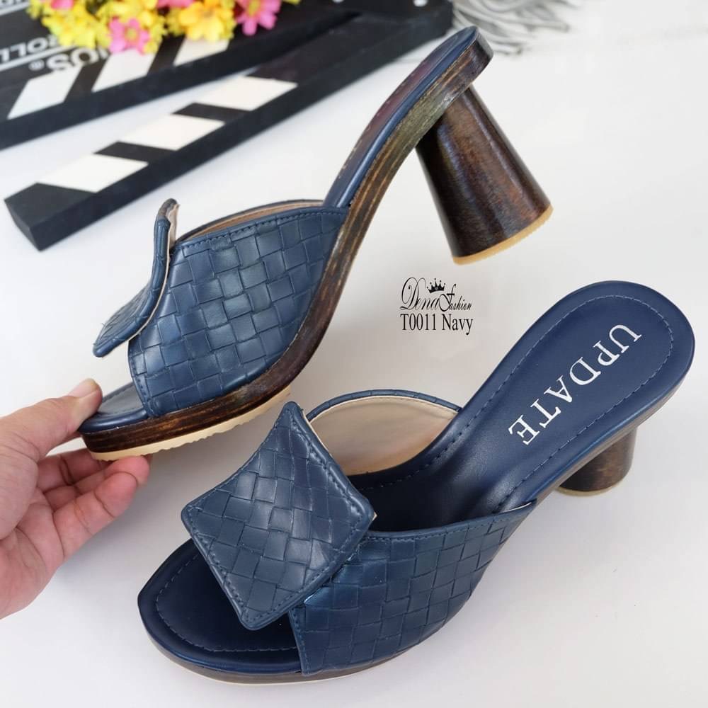 งานส้นไม้ทรงเชมเปญ ส้นสูงไม้ที่ทำให้คุณดูเก๋กว่าใคร ด้วยงานส้นทรงแก้วเชมเปญ ตัดกับวัสดุหนังพียูเกรดคุณภาพพรีเมี่ยม ทรงสวยสุดตา โดนใจเมื่อสวมใส่แนนอนคะ