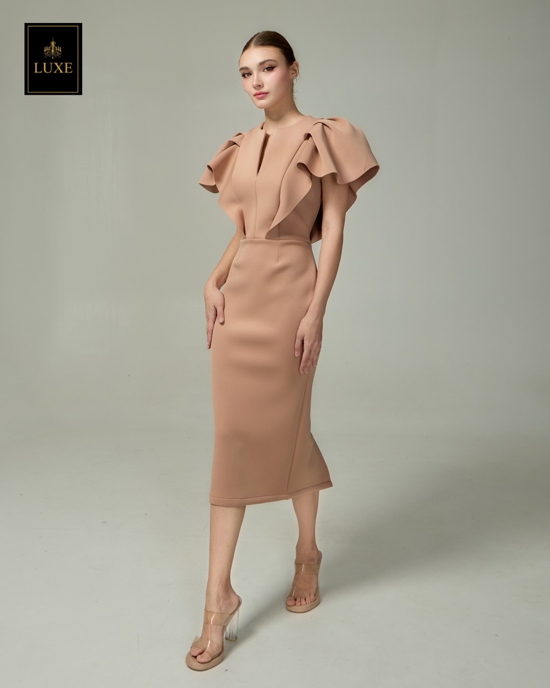 เดรสแฟชั่น เดรสเสื้อคอกลมผ่าหน้า แขนระบาย กระโปรงทรงสอบ