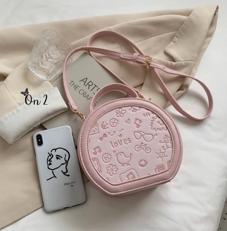 กระเป๋าแฟชั่นทรงกลม สไตล์มินิมอล งานซิปหนังpu อะไหล่ทอง สายสะพายยาวแบบ Cross body ปรับระดับได้ ทรงสวยงานน่ารักมากค่ะ
