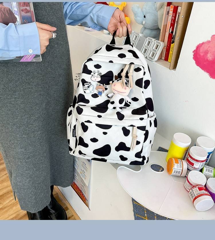 รุ่นใหม่ พร้อมส่ง!!!!!!! Angus backpack ต้อนรับปีวัวกับเป้น้องวัวแองกัส รุ่นนี้แถมฟรี! เข็มกลัด3ชิ้นตามภาพ และพวงกุญแจตุ๊กตาวัวทุกใบ