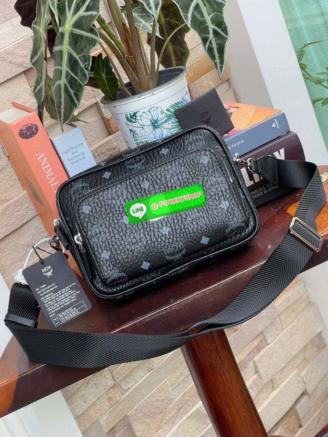 ð MCM KLASSIK CROSSBODY in Visetos( Small )āļāļĢāļ°āđāļāđāļēāļāļĢāļāļŠāļāļāļāļĩāđ Klassik āļāļĩāđāļĄāļĩāļĨāļąāļāļĐāļāļ°āļāļĢāļāļāļēāļĄāļāļ·āđāļ āļāļāļāđāļāļāļŠāđāļāļĨāđāļāļĨāļēāļŠāļŠāļīāļ āđāļāļĢāļāļŠāļĢāđāļēāļāļāļĢāļ°āđāļāđāļēāļāđāļģāļŦāļāļąāļāđāļāļēāļĄāļāļāļāļīāļŠāļĢāļ°āđāļŦāļāļ·āļāļāļąāđāļ āļāđāļēāđāļāđāļāļĨāļ·āļāļāļāļīāļ§āļĨāļēāļĒ Visetos āļāļąāļāđāļāđāļāđāļāļāļĨāļąāļāļĐāļāđāļāļāļmcm āđāļāļāļĩāđāļāļ·āļāđāļāļāđāļāļŠāļāļāļĢāļĩāđāđāļāļāđāļŪāļāļāđāļāļĢāļĩāļāļĩāđāļŠāļĄāļāļđāļĢāļāđāđāļāļāļāļĩ