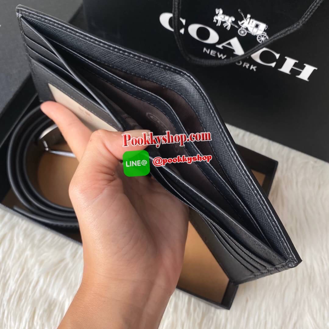 COACH Short Wallet with Belt Set Signature เซทสุดคุ้มค่ะได้ทั้งเข็มขัดและกระเป๋าสตางค์แบบพับ 2 ตอนมีช่องใส่รูปใส่บัตรใส่ธนบัตรแยกเป็นสัดส่วนเหมือนกระเป๋าสตางค์ใบยาวคุณภาพดีตามแบบฉบับของแบรนด์ มาในกล่องแบรนด์สามารถมอบเป็นของขวัญได้ ไอเท็ม Must Have ใครไม่ท
