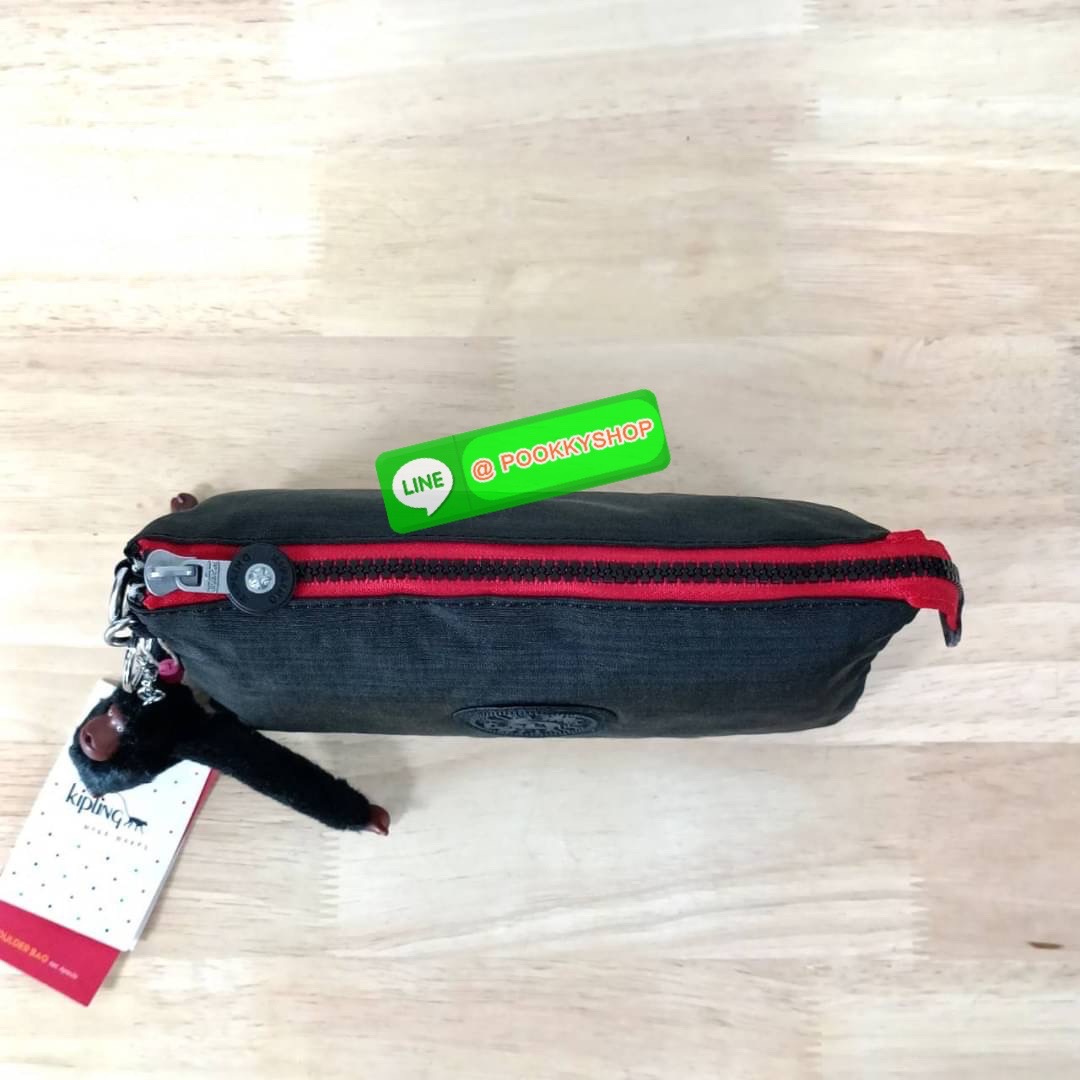 KIPLING Creativity X Crossbody Bag กระเป๋าสะพายวัสดุ Nylon&Polyester 100% ขนาดกำลังน่ารัก เปิดปิดด้วยซิป มา พร้อมพวงกุญเเจลิงน้อย ด้านในมีช่องใส่ของ2ชช่อง เพิ่มตรงกลางมีช่องซิปอีก1ช่อง มีสายคล้องพวงกุญแจ ใส่ของได้จุมาๆเลยค่ะ มีสายสะพายยาวเลื่อนปรับระดับได