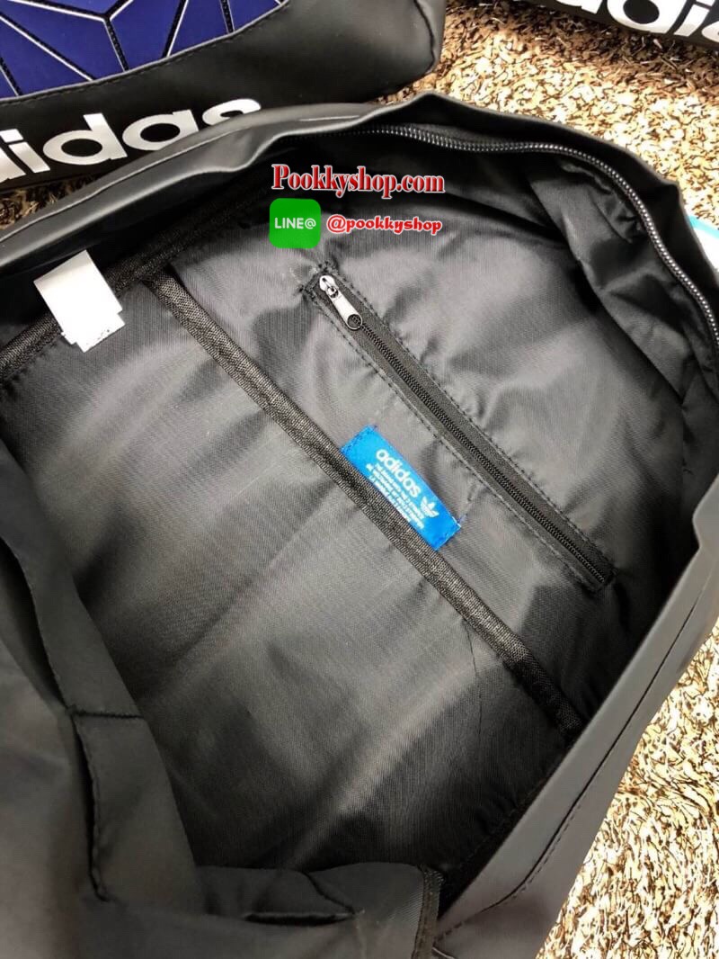 New arrival ! Adidas original 3D backpack พร้อมส่งค่ะ!! กระเป๋าสะพายหลัง รุ่นนี้ใช้ได้ทั้งชายหญิง วัสดุเนื้อ matte สุดฮิต น้ำหนักเบาค่ะ ด้านหน้ามีโลโก้แบรนด์ เปิดปิดกระเป๋าแบบซิปคู่ ภายในโล่ง กว้าง ใส่ของจุมากๆค่ะ มีช่องซิปและช่องเล็กให้ใส่ของจุกจิกค่ะ สา