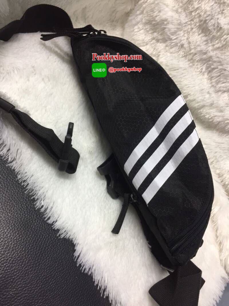 พร้อมส่ง ..... Adidas Originals National Waist Pack Factory กระเป๋าคาดอกและเอว เป็นอีกรุ่นที่ได้รับความนิยมเป็นอย่างมาก ด้วยแบบและดีไซน์ขนาดที่พอเหมาะ ใช้ได้ทุกเพศทุกสไตล์ กระเป๋าทำจากผ้าไนลอนลื่น น้ำหนักเบา ขนาดกำลังดี ดีจุของได้เยอะคะ เปิด-ปิดด้วยซิป ด้