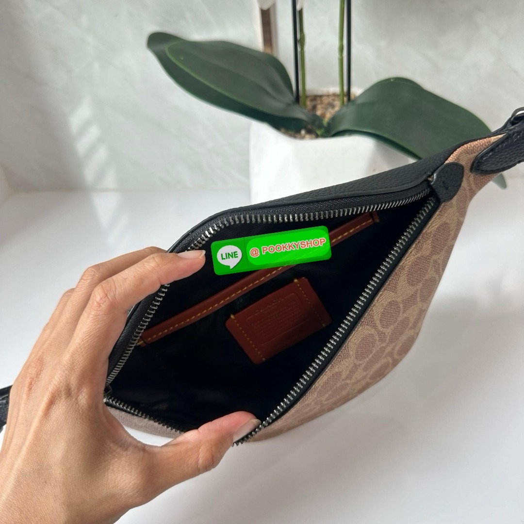 COACH Charter Fanny pack synthetic (C7700) 🔖กระเป๋าคาดอกรุ่นใหม่ไซส์มินิ ขนาดกำลังดี ทรงหล่อ 🔖วัสดุ: แคนวาสตัดสลับหนังแท้ 🔖สายปรับระดับได้ 🔖มี2 ช่องซิป ด้านหน้าและด้านหลัง 🔖ภายในช่องหลักมีช่องใส่ของจุกจิก1ช่อง