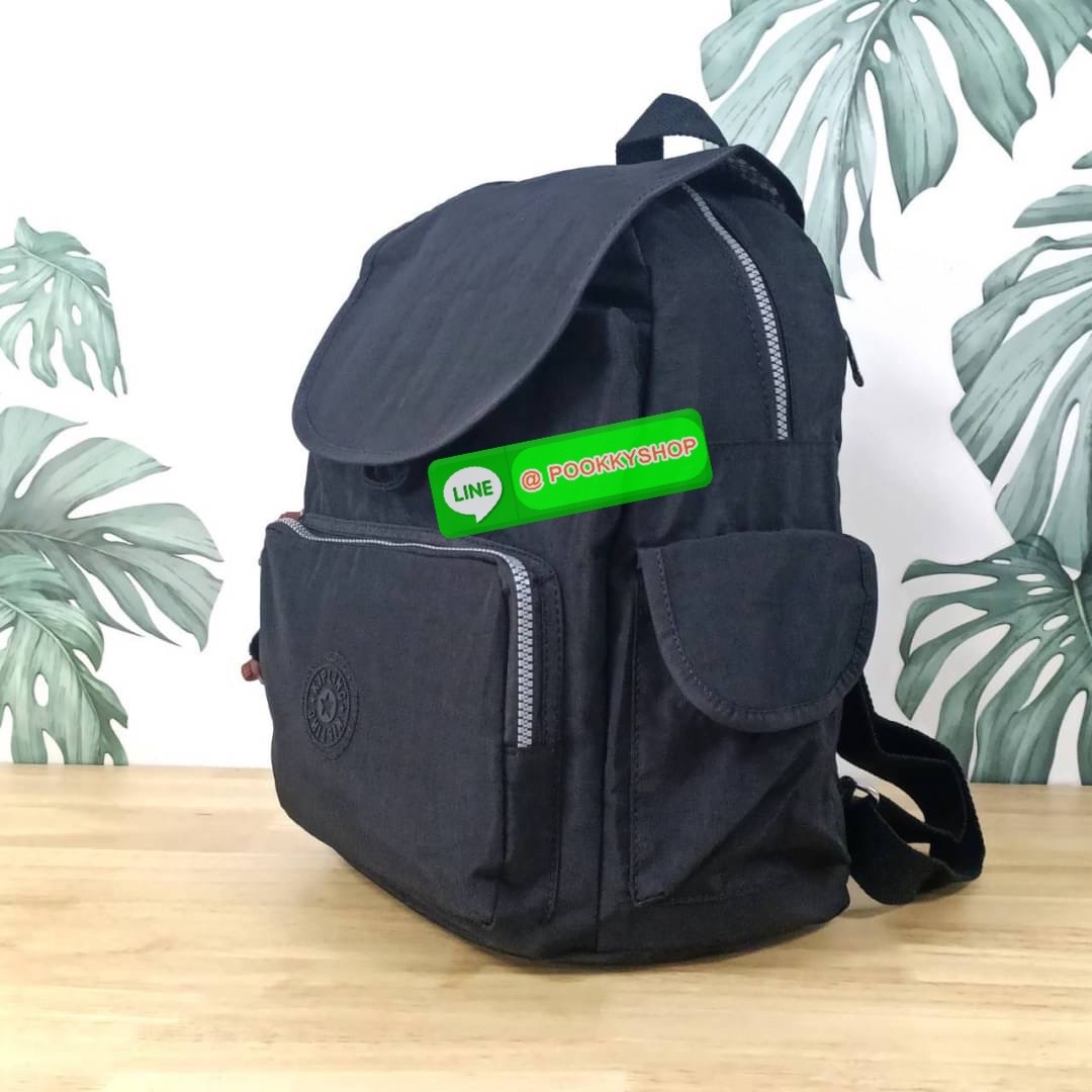Kipling City Pack Medium Backpack กระเป๋าเป้ Kipling ขนาดกลาง วัสดุ Polyester 100% มีหูหิ้วด้านบน -ด้านหลัง มีซิปหลัง 1ช่องลึก -ด้านข้างมีช่องใส่ของเล็กน้อยทั้ง 2 ด้าน เปิด-ปิด ด้วยกระดุมแม่เหล็ก -ด้านหน้ามีช่องซิปใส่ของแยก 1 ช่อง และ ช่องปรับขนาดด้วยสายล