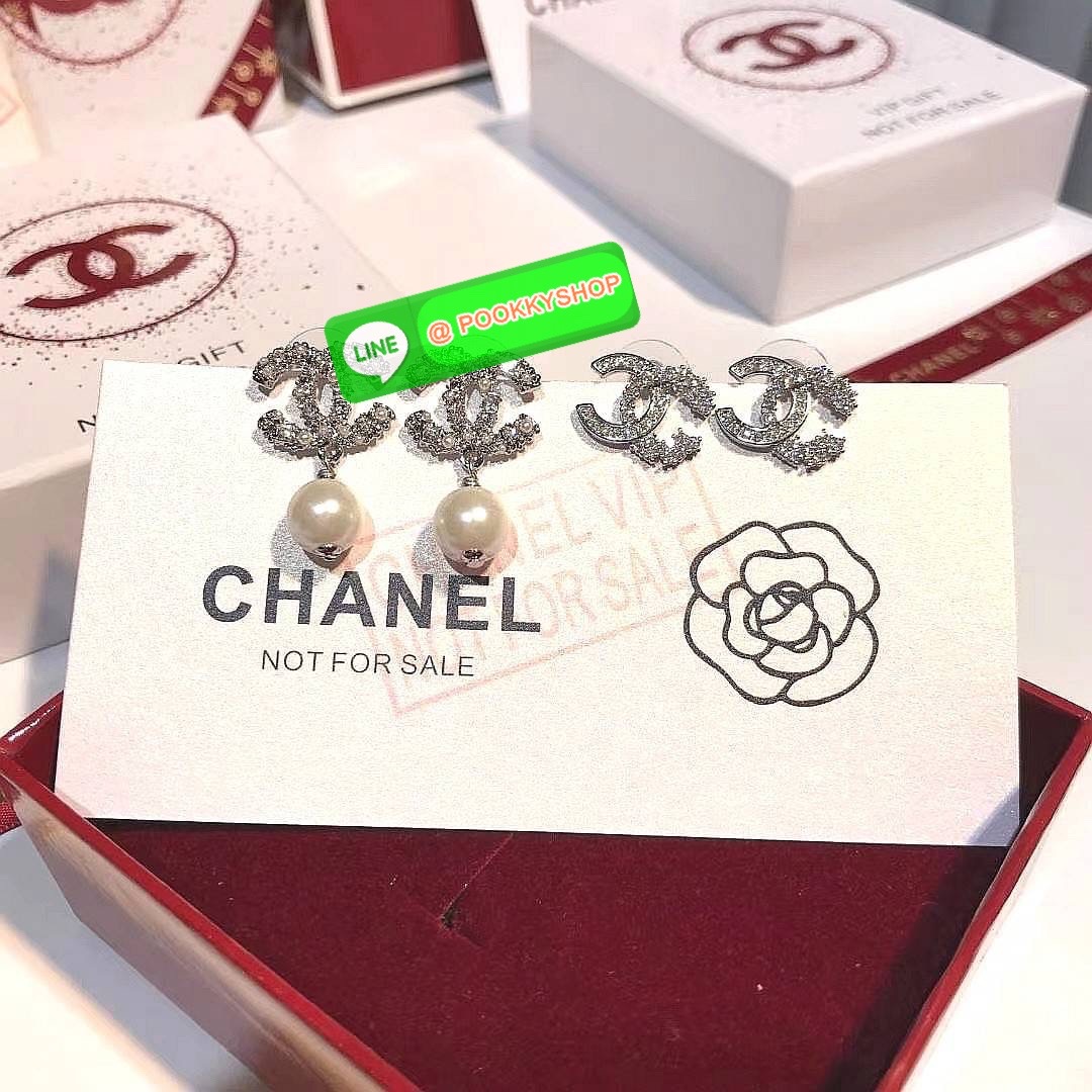 (!!)ห้ามพลาด! Super Rare items! แพ็คคู่สุดคุ้ม!(!!) CHANEL DOUBLE EARRING VIP GIFT WITH PURCHASE ORIGINAL PACKAGE (GWP) ชุดกิ๊ฟเซทของกำนัลสุดเลอค่าจากการแลกคะแนนสะสมสำหรับลูกค้า VIP CHANEL PARFUMS ไอเท็มหายากชวนสะสมมาเป็นชุดให้ถึง2แบบ2สไตล์สลับใช้ ดีไซน์ส