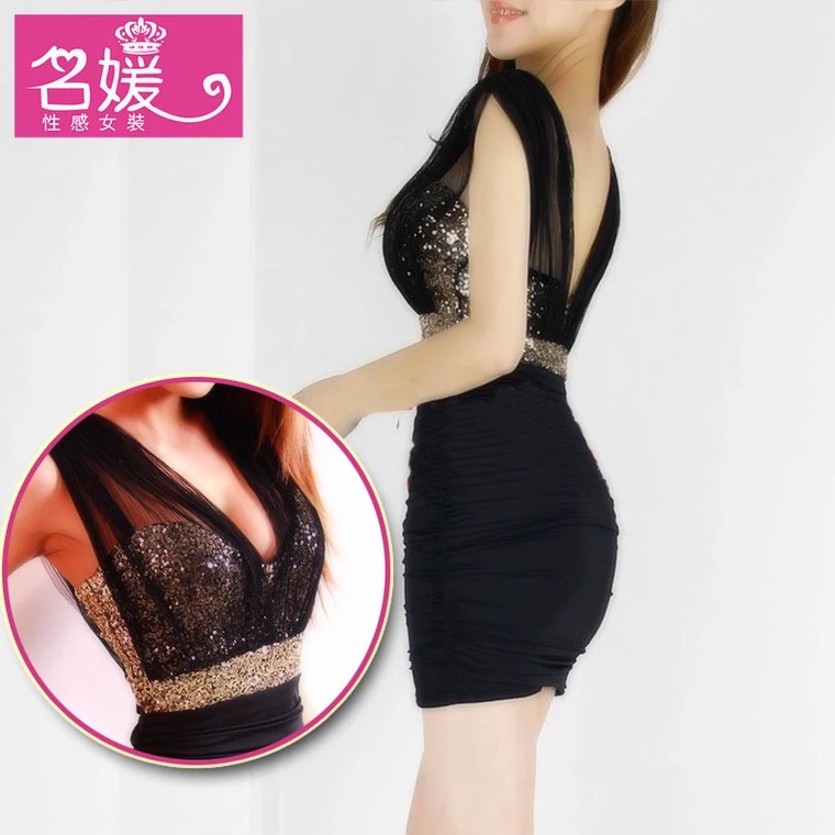 ชุด ปาร์ตี้ ชุดเที่ยว ชุดออกงาน เดรสสั้น คอวี แต่งเลื่อมทอง เกาะอกด้านใน เดรสเข้ารูป สีแดงด้านข้างเย็บสม็อคเพิ่มความเข้ารูป สวยเปรี้ยว เริ่ดมากคะ