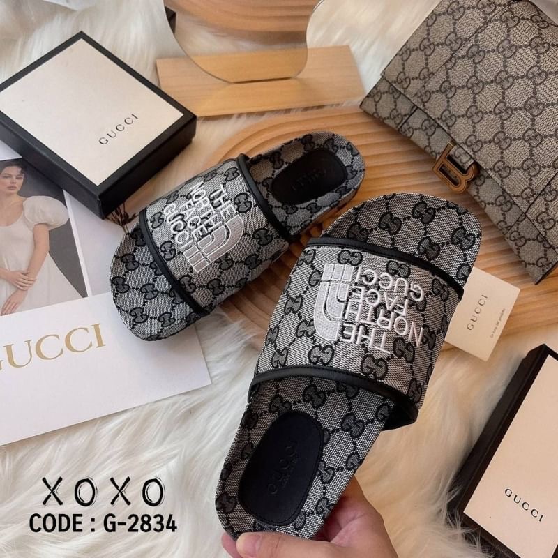 สินค้าพร้อมส่ง แตะงานสวม สวย ดูแพงเกินราคา ตัวใหม่ล่าสุด ชนช้อป แอดบอกเลยงานนี้ต้องมี วัสดุผ้าลาบแบรยด์ ด้านหน้างานปัก รุ่นคอลเลคชั่นใหม่ ด้านในรองฟองน้ำนุ่ม พื้นร่องบุ๋ม กระชับเท้า น้ำหนักเบา แมทส์ชุดง่าย