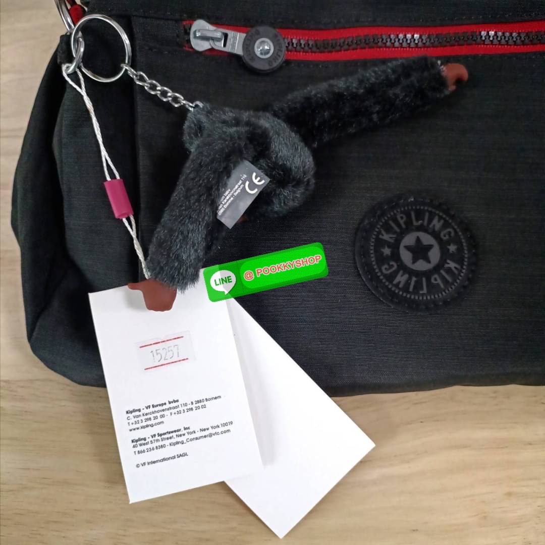 KIPLING ELISE HANDBAG กระเป๋าถือและสะพายไหล่ ขนาดกำลังพอดี จุของได้มาก มีหูจับสองสาย ถือสะดวก น้ำหนักเบา มีช่องซิป ด้านหน้า ช่อง กระเป๋าหลักเปิด-ปิดด้วยซิป มี3 ช่องว่างใส่ของได้จุมากๆ ใส่มือถือได้ กระเป๋าสตางค์ใบยาว และ เครื่องสำอางค์ได้หลายชิ้นเลยค่ะ เก็