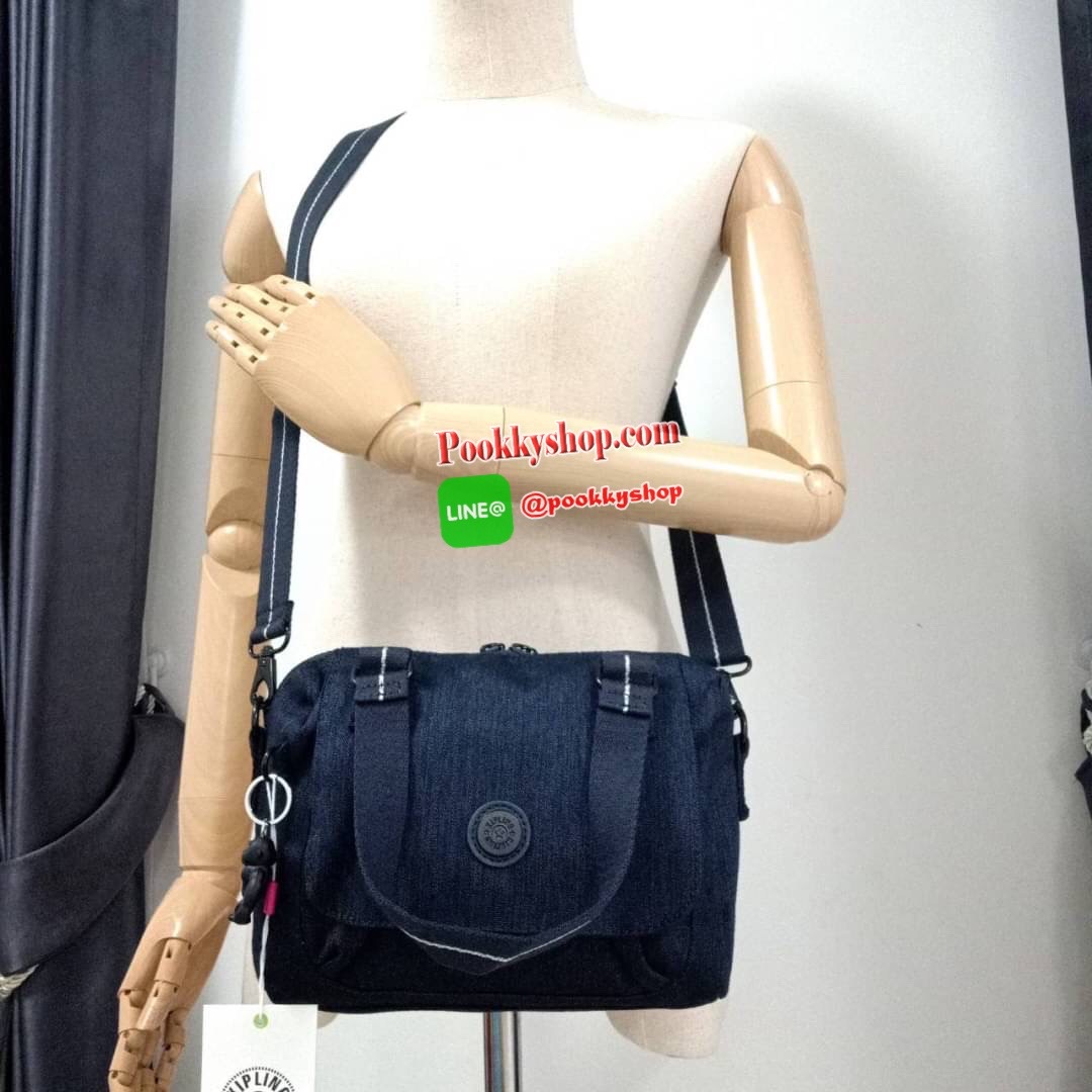 Kipling Brynne handbag & shoulder bag กระเป๋าถือหรือสะพายข้าง รุ่นใหม่จาก Kipling รูปทรงโค้งมนสวย พร้อมสายสะพายแบบคล้องแขนและสายสะพายยาว สามารถใช้งานได้ทั้ง 2 แบบ ด้านหน้ามีช่องใส่ของใช้จุกจิก ด้านในช่องโล่งกว้าง มีซิปข้างและช่องใส่ของแยกอีกฝั่ง เหมาะกับก