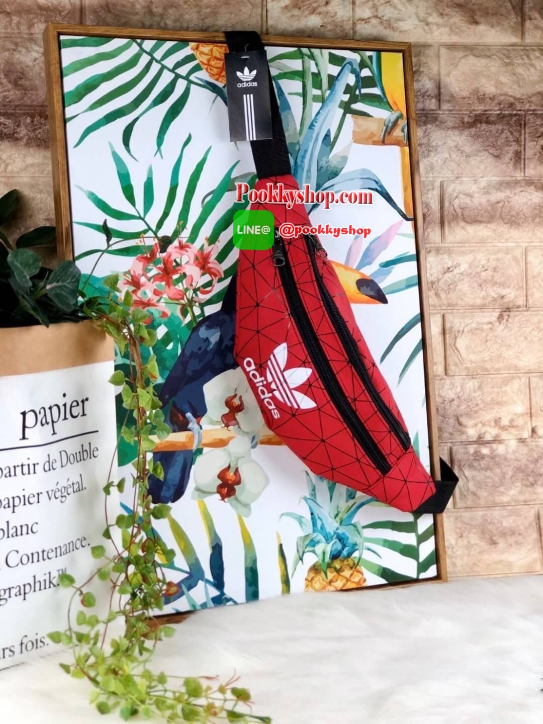 New arrival! Adidas belt bag รุ่นใหม่พร้อมส่งที่ไทยกับกระเป๋าคาดอก/คาดเอว วัสดุpuน้ำหนักเบา ที่ตัวกระเป๋าแต่งtexture สวยงาม ด้านหน้าสกรีนโลโก้แบรนด์มีช่องด้านหน้า ใส่ iPhone plus ได้รวมถึงเหรียญ/บัตรที่ใช้บ่อย และช่องใหญ่จุได้เยอะ ใส่กระเป๋าเงินใบยาวได้ ร