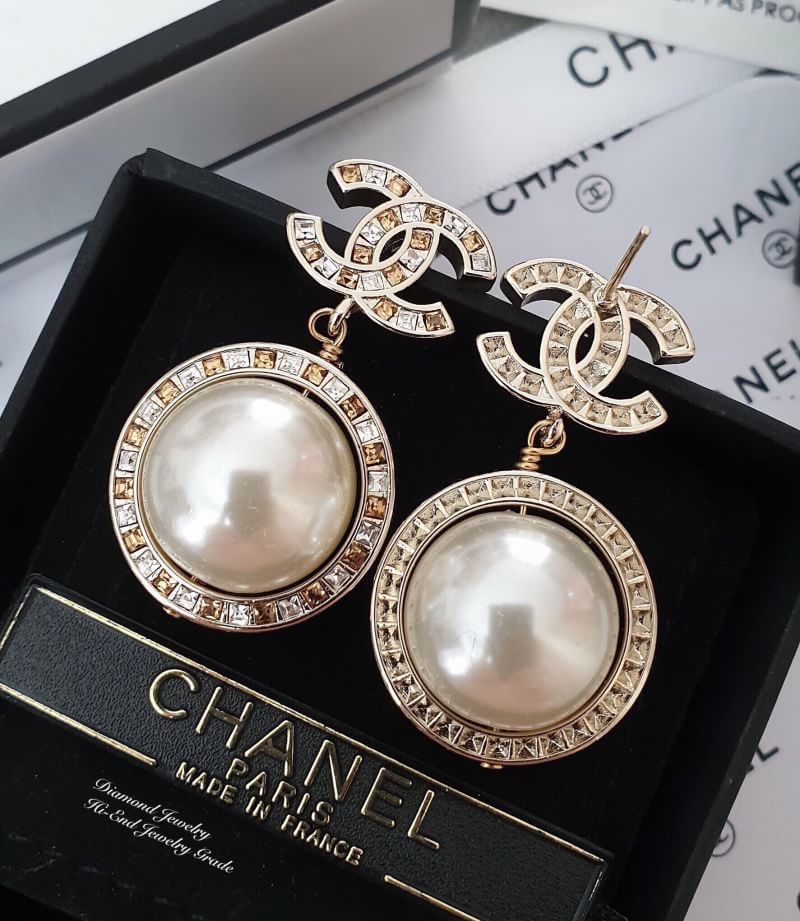 Super Hi-End Quality !!!! ((งาน 1:1 เหมือนในช็อปมากที่สุดในท้องตลาด)) Chanel Earring ต่างหูชาแนลงาน 1:1 เหมือนของแท้เป๊ะๆค่ะ รับรองงานสวยมากกกกก ดูหรู ดูผู้ดีสุดๆ งานดี ตัวเรือนคุณภาพดีมากๆมากๆคะรับประกันความพอใจเลยค่ะ ตัวเรือนสีทอง ไฮโซมากค่ะ คอนเฟิม !!!