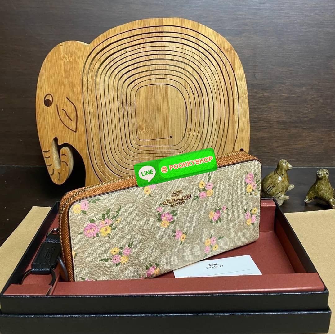 พร้อมส่ง 📌อุปกรณ์มาพร้อมกล่อง/แคร์การ์ด/ถุงกระดาษ/พวงกุญแจ COACH ACCORDION ZIP WALLET IN SIGNATURE CANVAS กระเป๋าสตางค์ใบยาว ซิปรอบ ใช้งานง่าย ด้วยฟังค์ชั้น ด้านใน ใส่บัตรได้จุใจ มีช่องซิปใส่เหรียญตรงกลาง โดนใจหลายๆคนไปเรียบร้อยและคลาสสิค เรียบหรู
