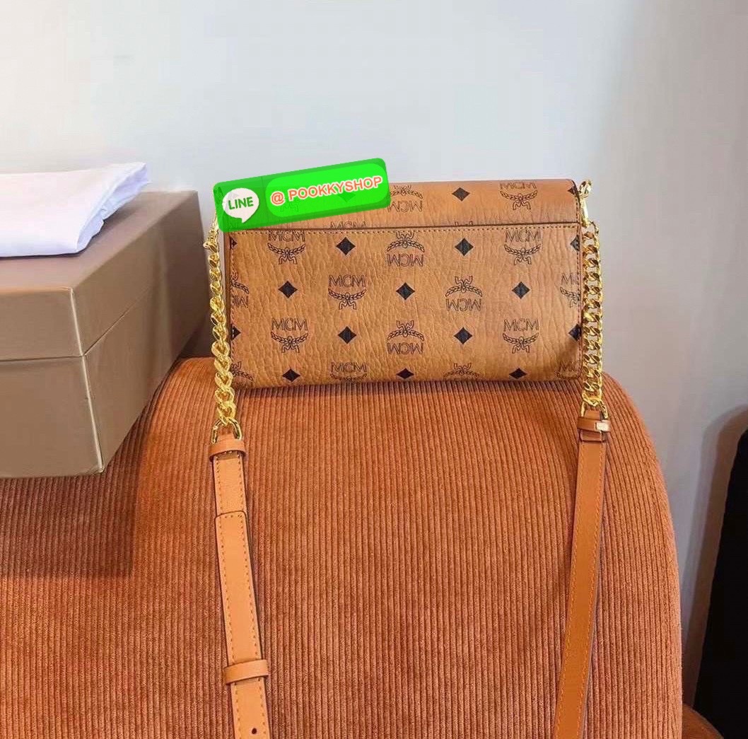 MCM Classic Style Large Chain Bag • กระเป๋าสะพายรุ่น Classic Chain Bag สไตล์หรูเหนือกาลเวลา • วัสดุ Visetos Coated Canvas ลายโมโนแกรมเอกลักษณ์ของ MCM • ฝาปิด Flap Closure พร้อมตัวล็อกโลหะสีทองประทับโลโก้ MCM สวยหรู