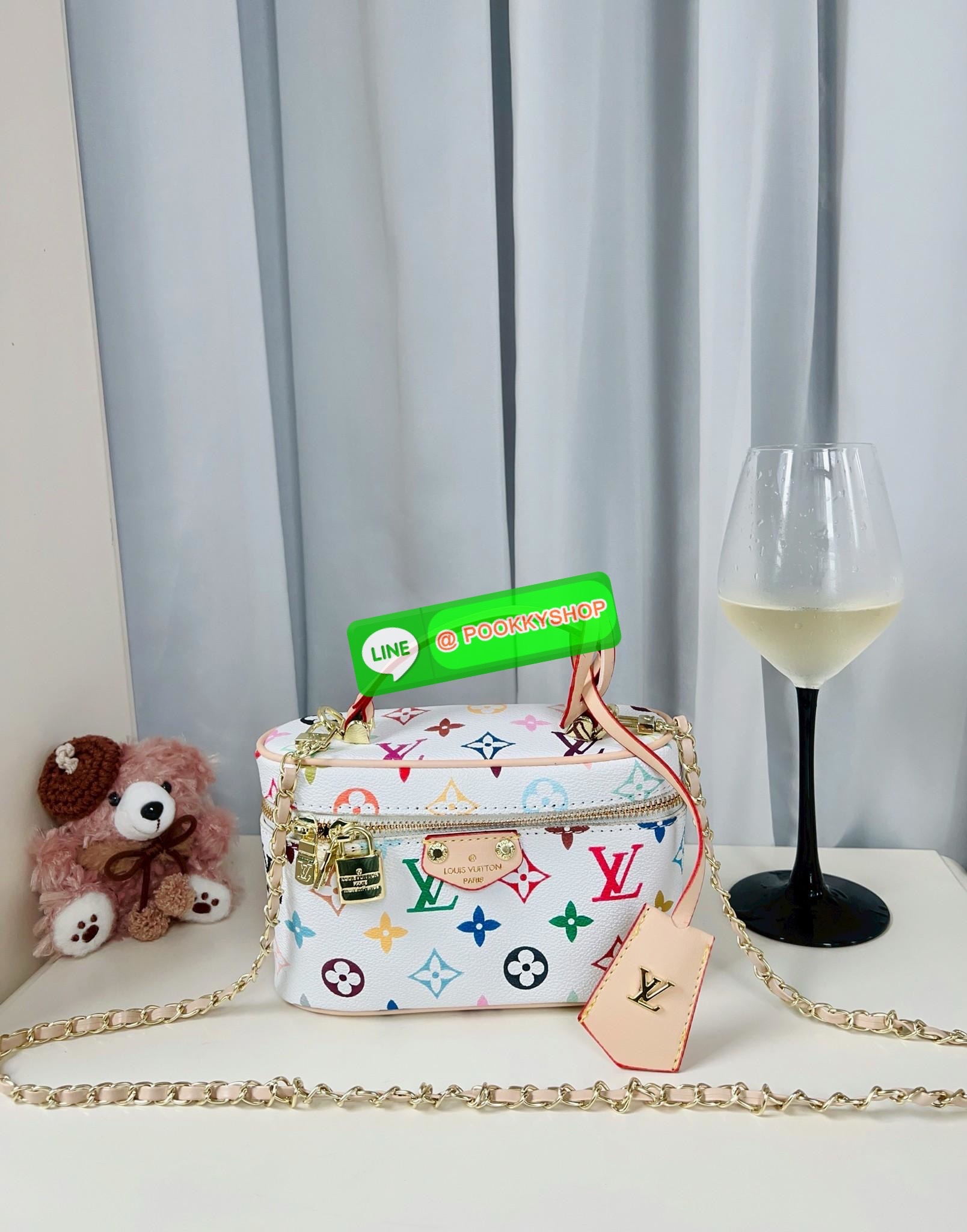 NEW ARRIVAL! **สินค้าเข้าใหม่** สุดฮอตกับน้องมินิๆสุดคลาสสิค ที่พกพาไปไหนมาไหนได้ตลอด สีสันสดใสสวยสะดุดตา ไม่ดูฉูดฉาดค่า! LOUIS VUITTON X MURAKAMI VANITY CHAIN POUCH MUITICOLOTED MONOGRAM ((Premium gift ตปท.))