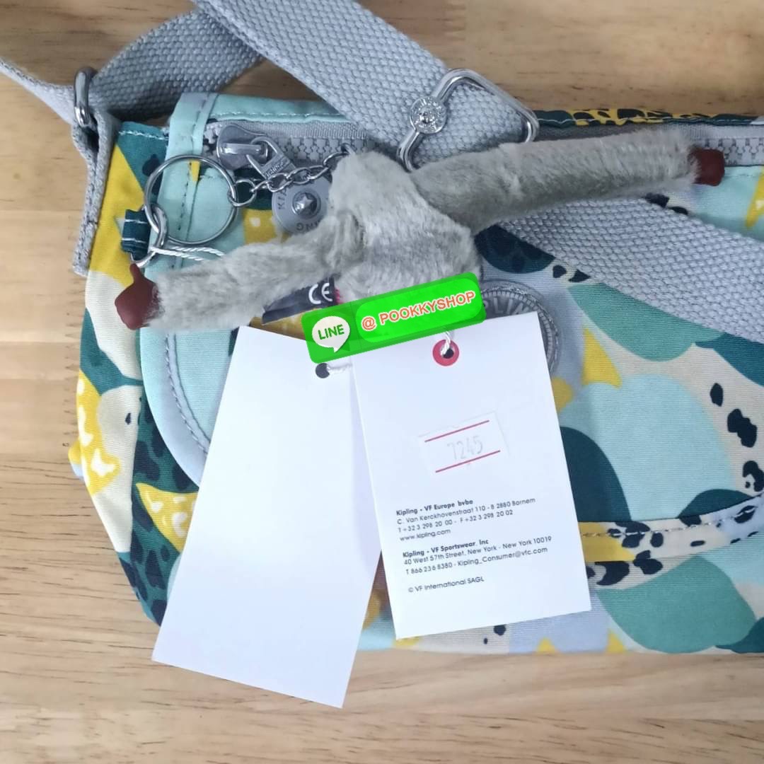KIPLING SABIAN CROSSBODY MINI BAG กระเป๋าสะพายข้าง วัสดุ Nylon & Polyester 100% ขนาดเล็กกำลังน่ารัก เปิด-ปิดด้วยฝาปิดกระดุมแม่เหล็กและซิปแบรนด์ ด้านในทีแท็กแบรนด์