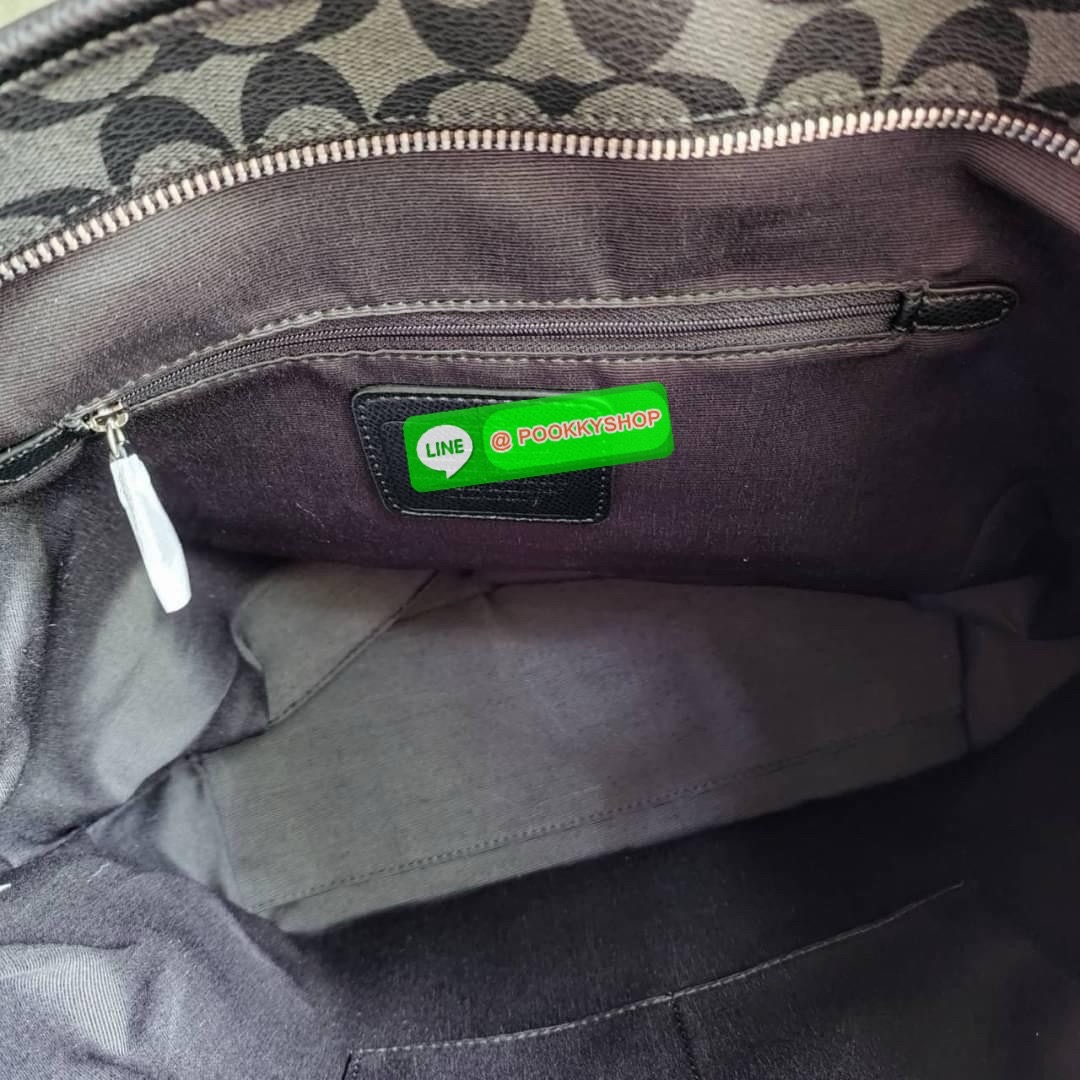 COACH CITY ZIP TOTE IN SIGNATURE COATED CANVAS (COACH F36876) กระเป๋าสะพายทรงช้อปปิ้ง ทรงสวย ทรงยอดนิยมใบใหญ่ยุของได้เยอะ หนังcanvas ลาย C Signature สายหนังแท้ สะพายขึ้นไหล่ได้สวย ใบใหญ่ ใช้งานง่าย มีซิปปิดด้านบน มีผ้าบุด้านใน มีช่องซิป