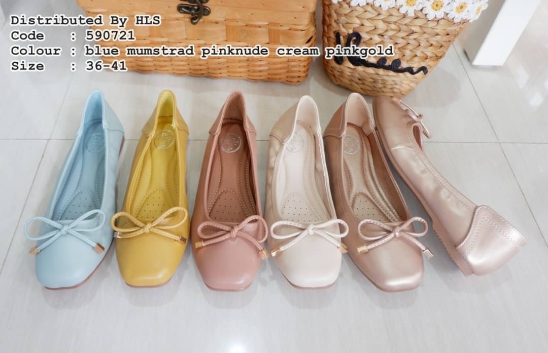 งานรีพีท มาแล้วคะ พร้อมส่งคร่าา🙏🏻🙏🏻 !! รองเท้าแฟรชเตี้ย style H&M ทรงหัวตัดมน พร้อมเชือกโบว์เล็กๆ หนังนิ่มและพื้นนิ่มมากกกกก หนังสวยมากๆ สีพื้นเรียบหรู ใส่สบายๆชิวๆ