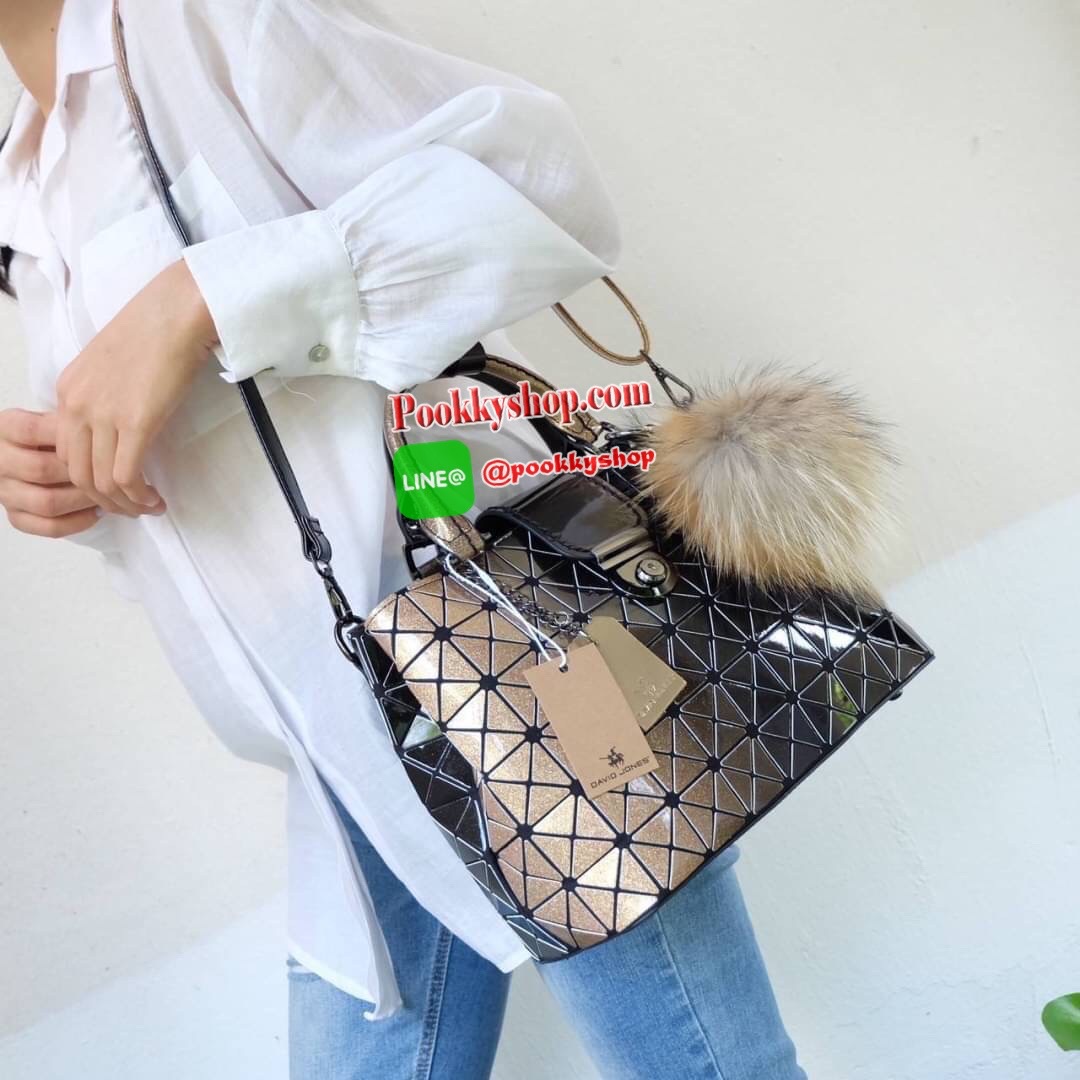 รุ่นขายดีทรงสวย หายากมาเพิ่มแล้วค่ะ!! Mix shade colors !! Tone Black xPeach Limited พิเศษที่ สวยไม่ซ้ำใคร แถมยังลาย หายาก ทรง Handbag น่ารักมาก ค่า ( เนื่องจากสีเฟด ดังนั้นแต่ละใบลายสีอาจจะมีความแตกต่างกัน ) แต่ยังคงสวย แน่นอนค่า ฟรี พวงกุญแจปอมๆ มูลค่า 4