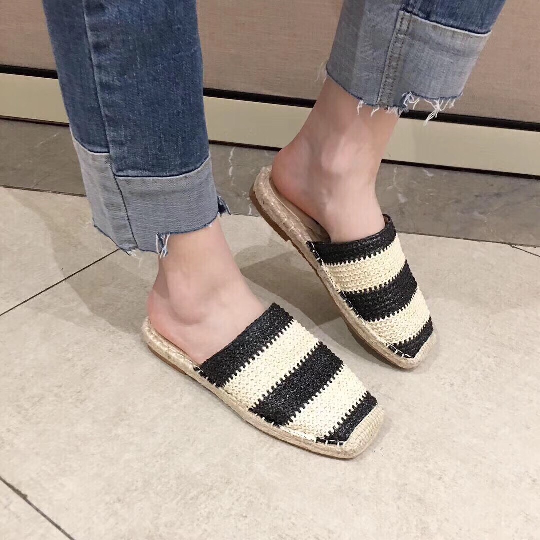 พร้อมส่งรองเท้าเปิดส้น Detail รองเท้าเปิดส้นงานใหม่ วัสดุเป็นงานสานสลับสีค่ะ งานเกร๋ๆค่ะ งานสวยจริงค่ะ ใส่สบาย ใส่ออกมาไม่ซ้ำใครแน่นอนค่ะ ห้ามพลาดเลยคะ ของมันต้องมี