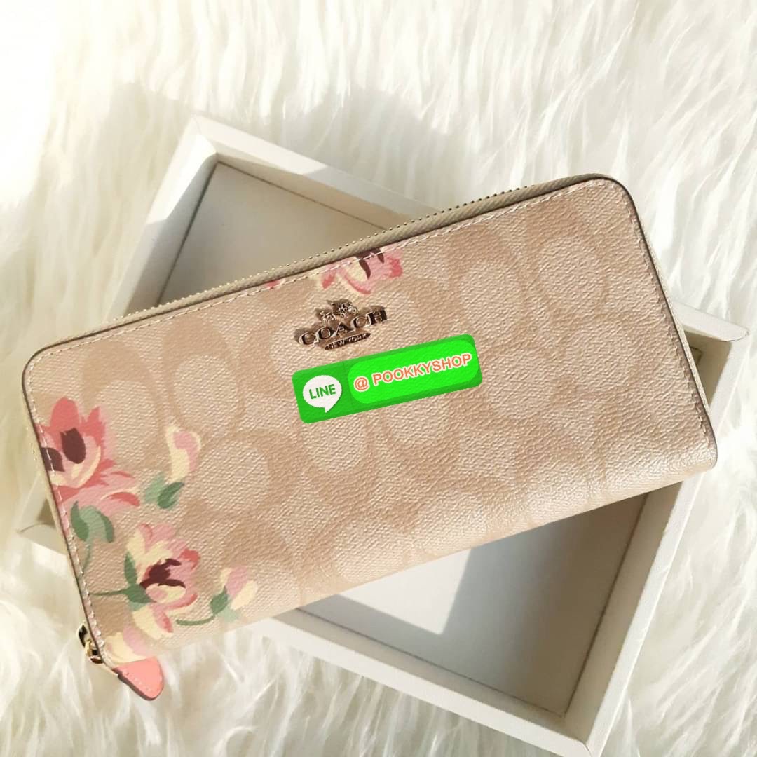 COACH F73345 ACCORDION ZIP WALLET IN SIGNATURE WITH LILY PRINT กระเป๋าสตางค์ใบยาว ลวดลายดอกลิลลี่ (lily)(lily)(lily) สีละมุนน่าใช้สุดๆ วัสดุหนังแคนวาสเคลือบ เปิด-ปิดด้วยซิปรอบ รูดใช้งานง่าย ใส่มือถือได้ ใส่บัตร ใส่ธนบัตรได้สบายๆ สวยเกินราคาแบบนี้ สาวๆห้าม