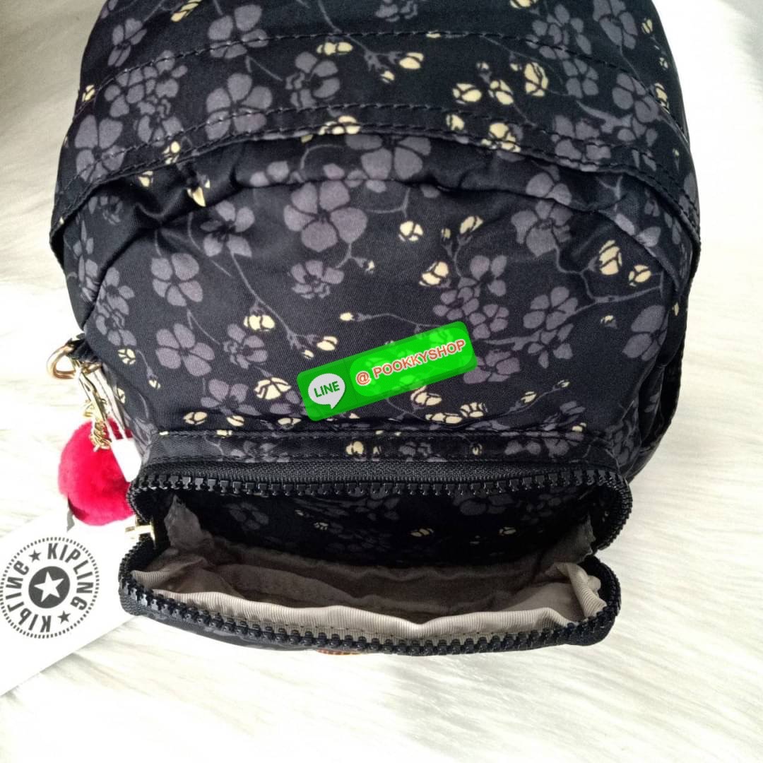 Kipling Basic Mini Backpack กระเป๋าเป้มินิ วัสดุ Nylon +ซับใน Polyester ขนาดใบเล็กระทัดรัด ใช้งานง่าย ด้านหน้ามีซิป pocket สำหรับใส่ของเล็กน้อย ช่องหลักโล่งกว้างใส่ของได้เยอะ พร้อมช่องซิปผนังข้างหลังและช่องแยกสำหรับใส่ของอีกฝั่ง สามารถใช้งานได้ ถึง 3 แบบ