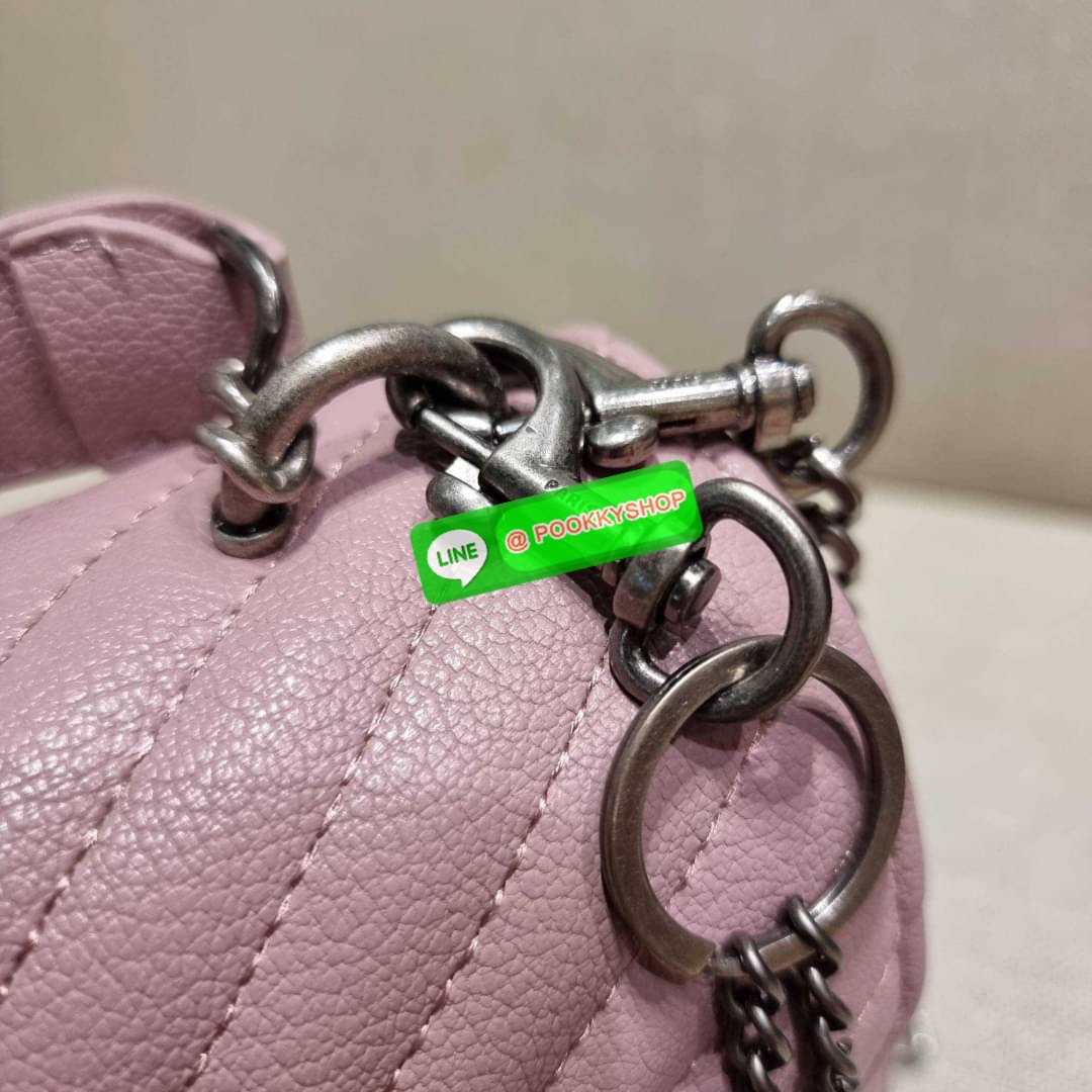IN STOCK!! Yves Saint laurent crossbody boutique vip bag กระเป๋าสะพายไหล่ ดีไซน์ทรงสวยหรู พิเศษ แถมฟรี พวงกุญแจห้อยโลโก้ ดูแพงไปหมดจริงๆไอเท็มนี้ วัสดุหนังสังเคราะห์ลายคาร์เวีย เปิด-ปิดด้วยกระดุมแม่เหล็ก ภายในโล่งกว้าง แบ่งสัดส่วนไว้อย่างดี มาพร้อมหูจับใน