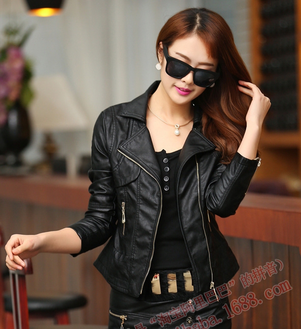 เสื้อผ้าแฟชั่นนำเข้า : เสื้อแจ็คเก็ต เสื้อหนังแฟชั่น พร้อมส่ง สีดำ คอปก แต่งซิบรูดปลายแขน เข้ารูป สุดเท่ห์ รายละเอียดเพิ่มเติม : หนัง PU คุณภาพดี หนังเนื้อนิ่มหน้าใส่ แต่งผ้าซับใน คัตติ้งดี งานเนี๊ยบ