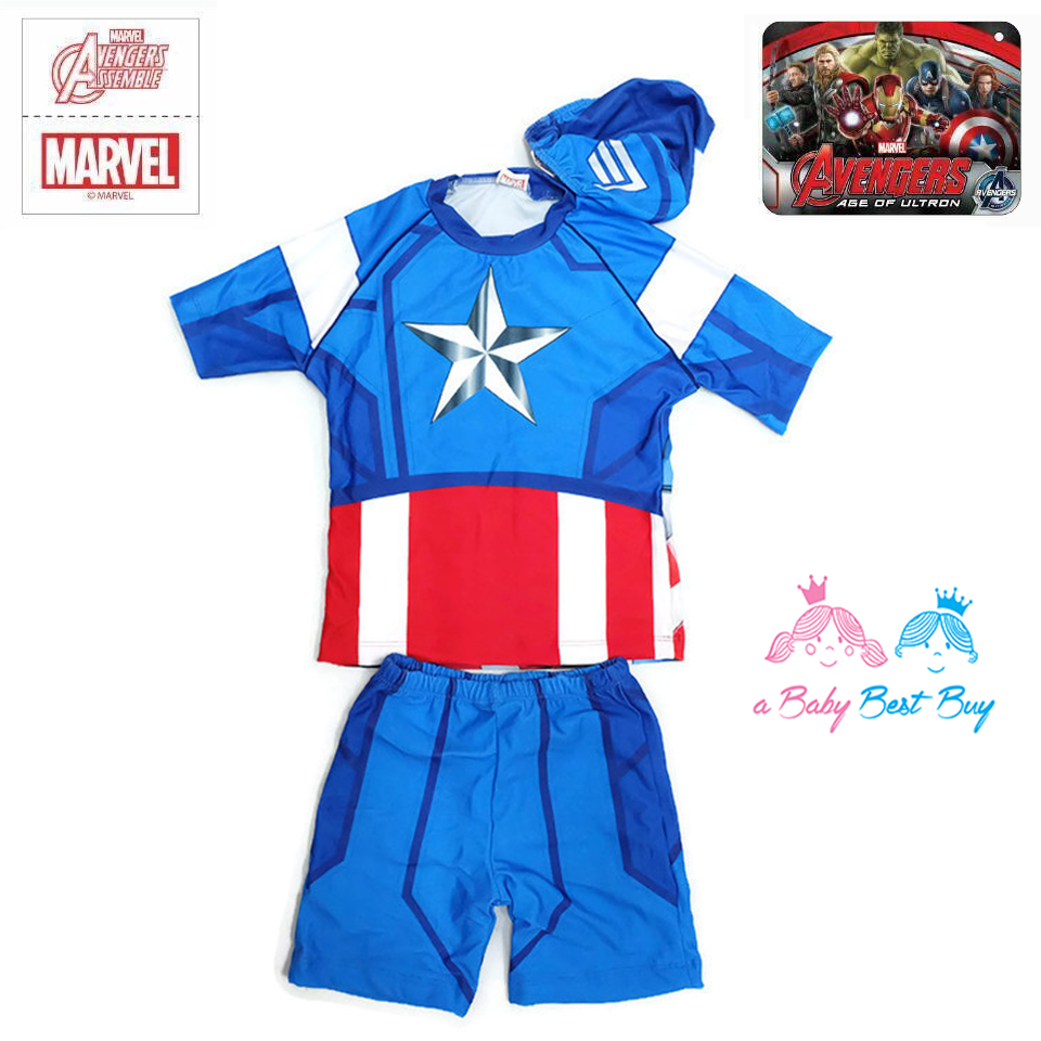 ฮ (Size M)ชุดว่ายน้ำเด็กผู้ชาย Super Hero Captain America สีน้ำเงิน มาพร้อมกับเสื้อแขนสั้นสกรีนลายเกราะ กางเกงขาสั้น หมวกว่ายน้ำ สุดเท่ห์ ใส่สบาย ลิขสิทธิ์แท้ (สำหรับเด็กอายุ 4-6 ปี)