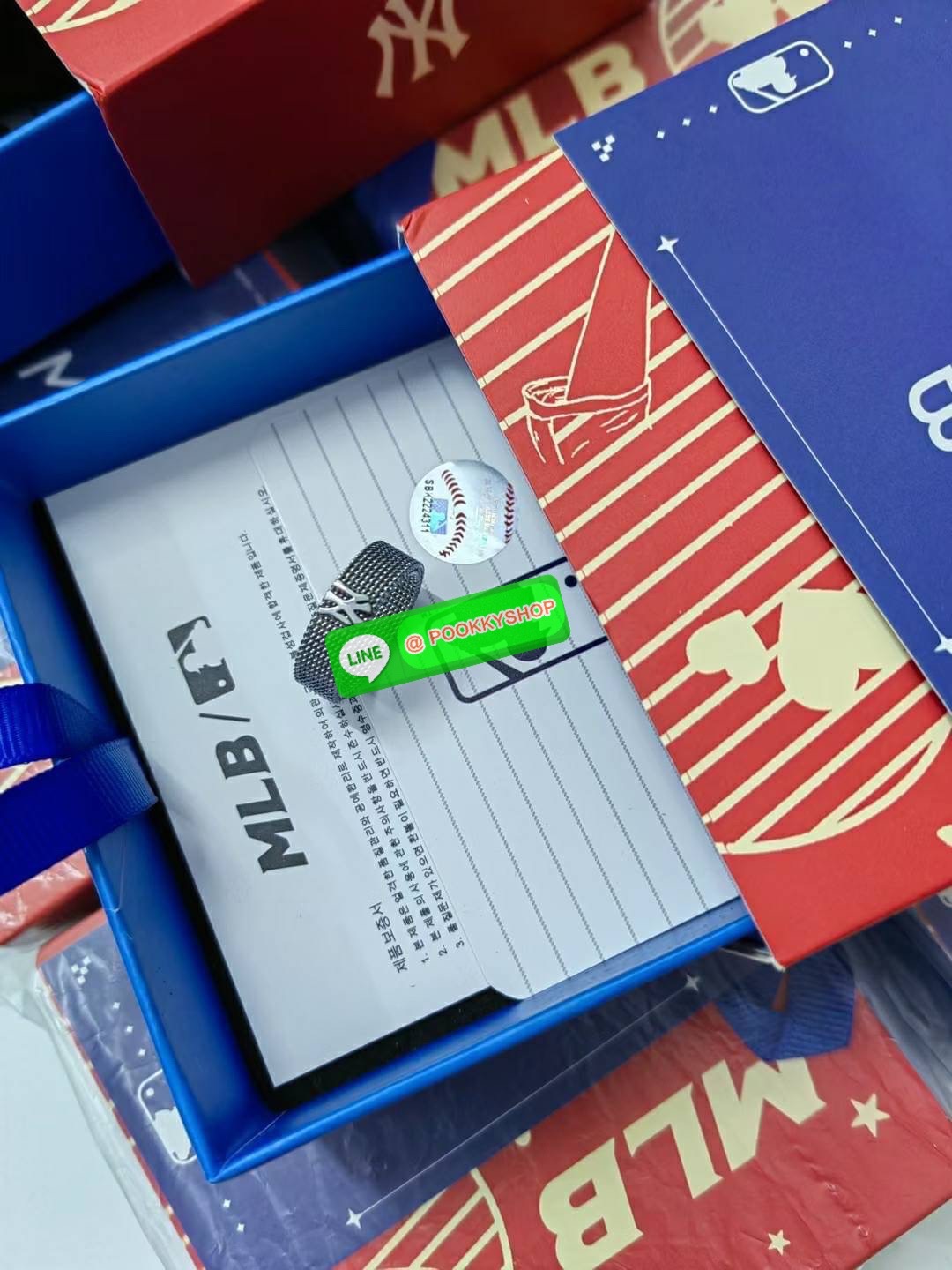 🚚 พร้อมส่ง 🚚 MLB RING NEW YORK YANKEES SILVER MUST-HAVE-ITEM💕 แหวน สีเงิน สวยมากๆ อุปกรณ์ครบเซ็ต ของจริงสวยมาก สวยคุ้มเกินราคา ซื้อใส่เอง หรือ มอบเป็นของขวัญ ของฝาก