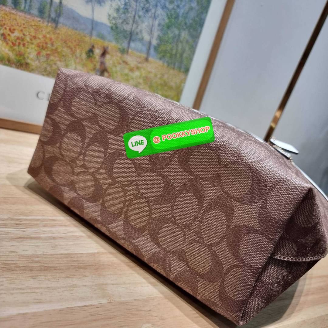 COACH CN183 MINI CITY TOTE IN SIGNATURE CANVAS WITH HORSE AND SLEIGH 🔆 Details รุ่นขายดี กับดีไซน์ใหม่ต้อนรับเทศกาลคริสต์มาสและปีใหม่ กระเป๋าทรงโท้ท ไซส์มินิ น่ารักน่าใช้แบบสุดๆ กะทัดรัด พกพาสะดวก ภายในโล่งกว้าง