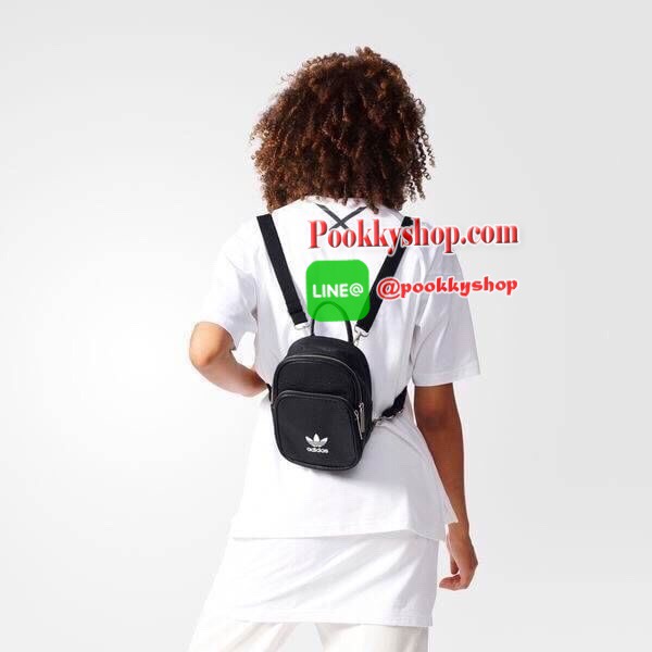ADIDAS MINI BACKPACK กระเป๋าเป้หรือสะพายหนังPu คุณภาพดี สไตล์ Sport ขนาดมินิ น้ำหนักเบา ด้านหน้ามีโล้โก้และช่องซิป เปิดปิดด้วยซิปสะดวกใช้ หัวซิปแบรนด์ ภายในมีช่องใส่ของ หูจับถนัดมือ สายสะพายปรับได้ตามต้องการ สามารถสะพายเป็นเป้ หรือกระเป๋าสะพาย Crossbody ใ