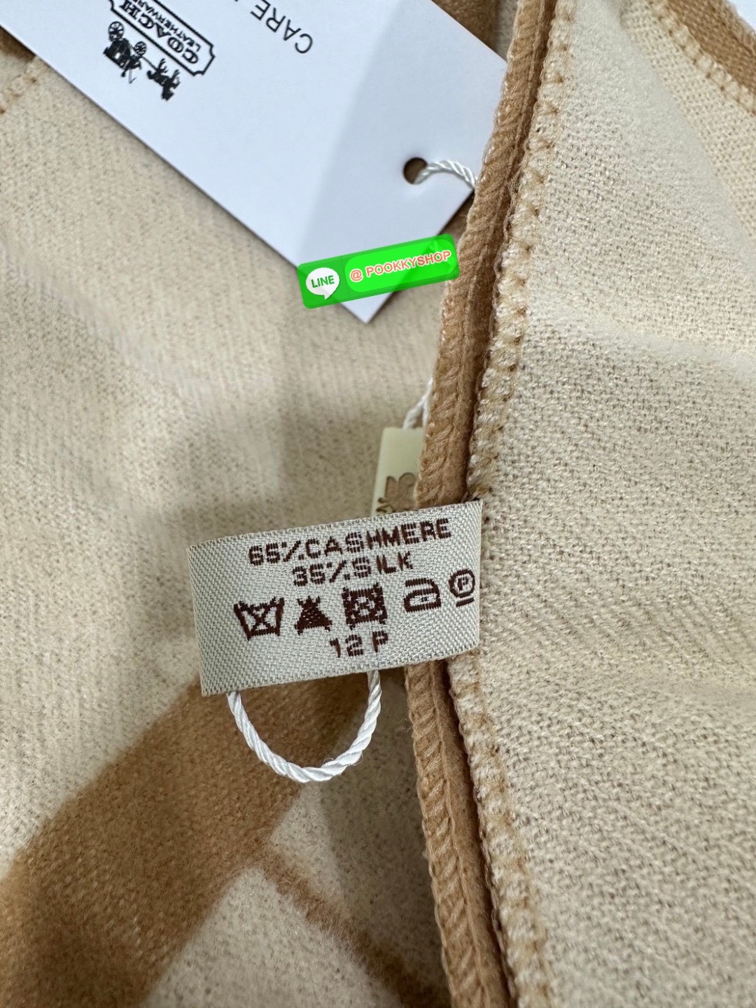 ðCoach Signature Silk and Wool Wrap Scarf ð 70% Wool and 30% Silk āļāđāļēāļāļąāļāļāļ Coach āļāļ·āļāđāļŦāļāđ āļāļāļŠāļąāļāļ§āđāļāļŠāļĄāđāļŦāļĄ āđāļāļ·āđāļāļāļļāđāļĄ āļĨāļēāļĒ Signature Coach Signature Silk and Wool Wrap Scarf Oatmeal