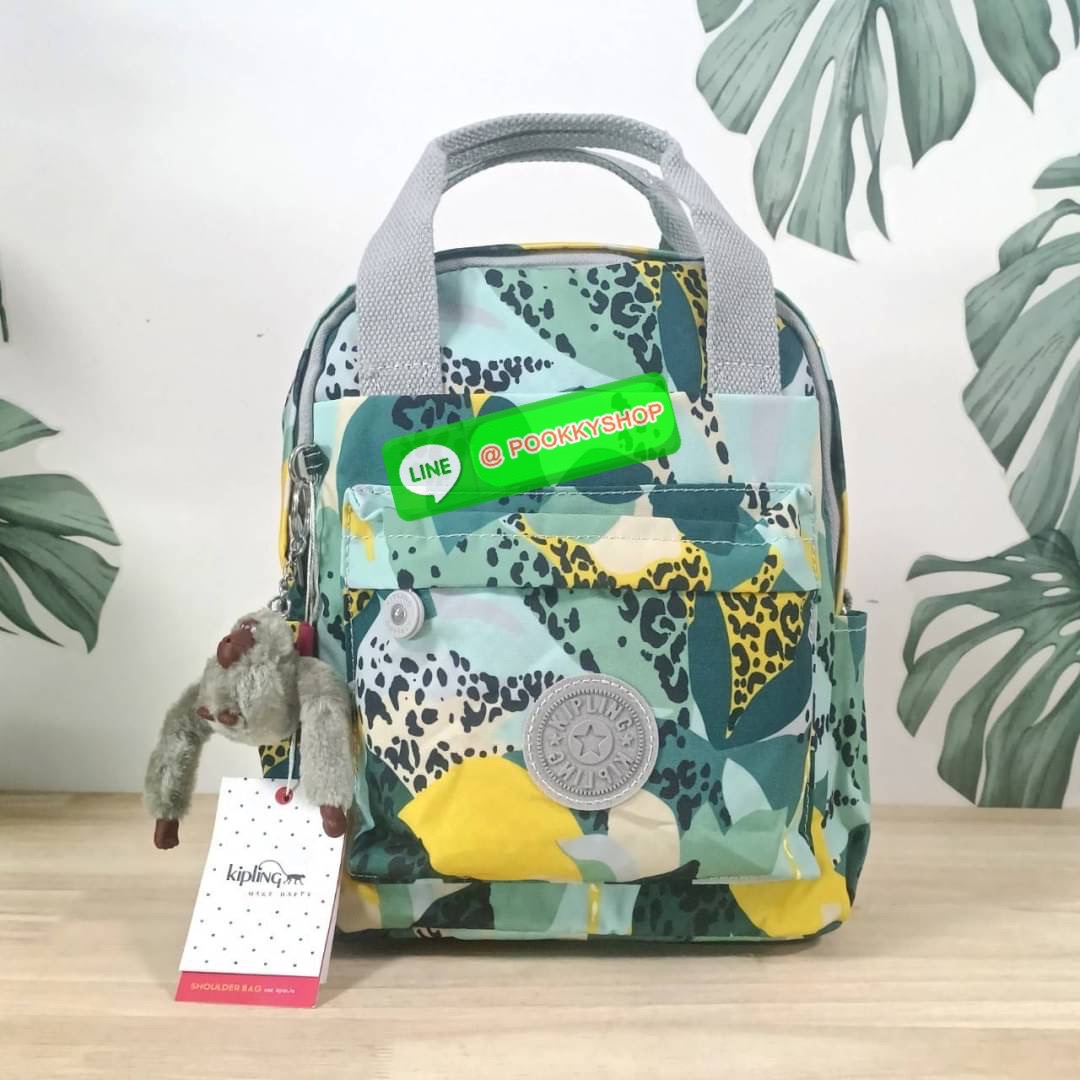 KIPLING 3 WAYS MINI BACKPACK ซับในลายตาราง กระเป๋าสะพาย 3 Ways รุ่นใหม่ วัสดุ Nylon & Polyester 100% หูหิ้วหนังปั๊มชื่อแบรนด์ สายสะพายยาวเลื่อนปรับได้ free size และ สามารถถอดได้ สามารถถือหรือสะพายได้ จะสะพายไหล่ สะพายเฉียง Crossbody หรือจะคล้องสายเป็นเป้ส