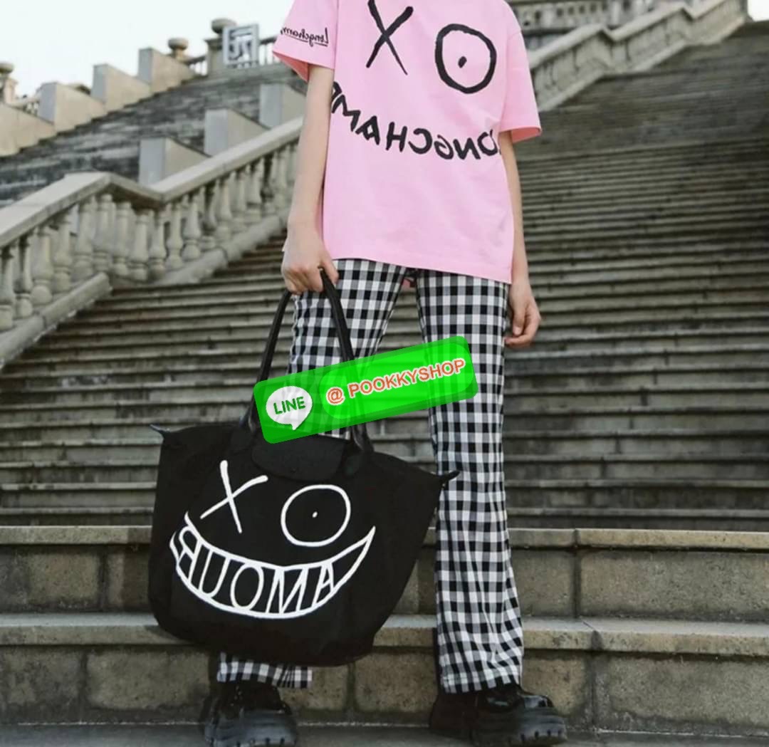 ð Longchamp x AndrÃĐ Le Pliage Large Shoulder Bag āļāļāļĨāđāļĨāļāļāļąāđāļāļŠāļļāļāļāļīāđāļĻāļĐāļāļēāļāļĨāļāļāļāļāļāļāđ âLongchamp & AndrÃĐâ āļāļĩāđāļĄāļĩāļĻāļīāļĨāļāļīāļāļāļĢāļēāļāļīāļāļĩāđāļāļ·āđāļāļāļąāļ āļāļąāļāđāļāļĢ āļāļēāđāļĢāļ§āļē (Mr. AndrÃĐ Saraiva) āđāļāđāļēāļāļāļāļāļēāđāļĢāļāđāļāļāļĢāđāļāļēāļĢāđāļāļđāļāļŠāļļāļāļĢāđāļēāđāļĢāļīāļāļāļĒāđāļēāļ âāļĄāļīāļŠāđāļāļāļĢāđāđāļ (Mr. A)â āļĄāļēāļĢāđāļ§āļĄāļāļāļāđāļāļāļāļĢāļ°āđāļāđāļēāļāļāļĨāđāļĨāļāļ