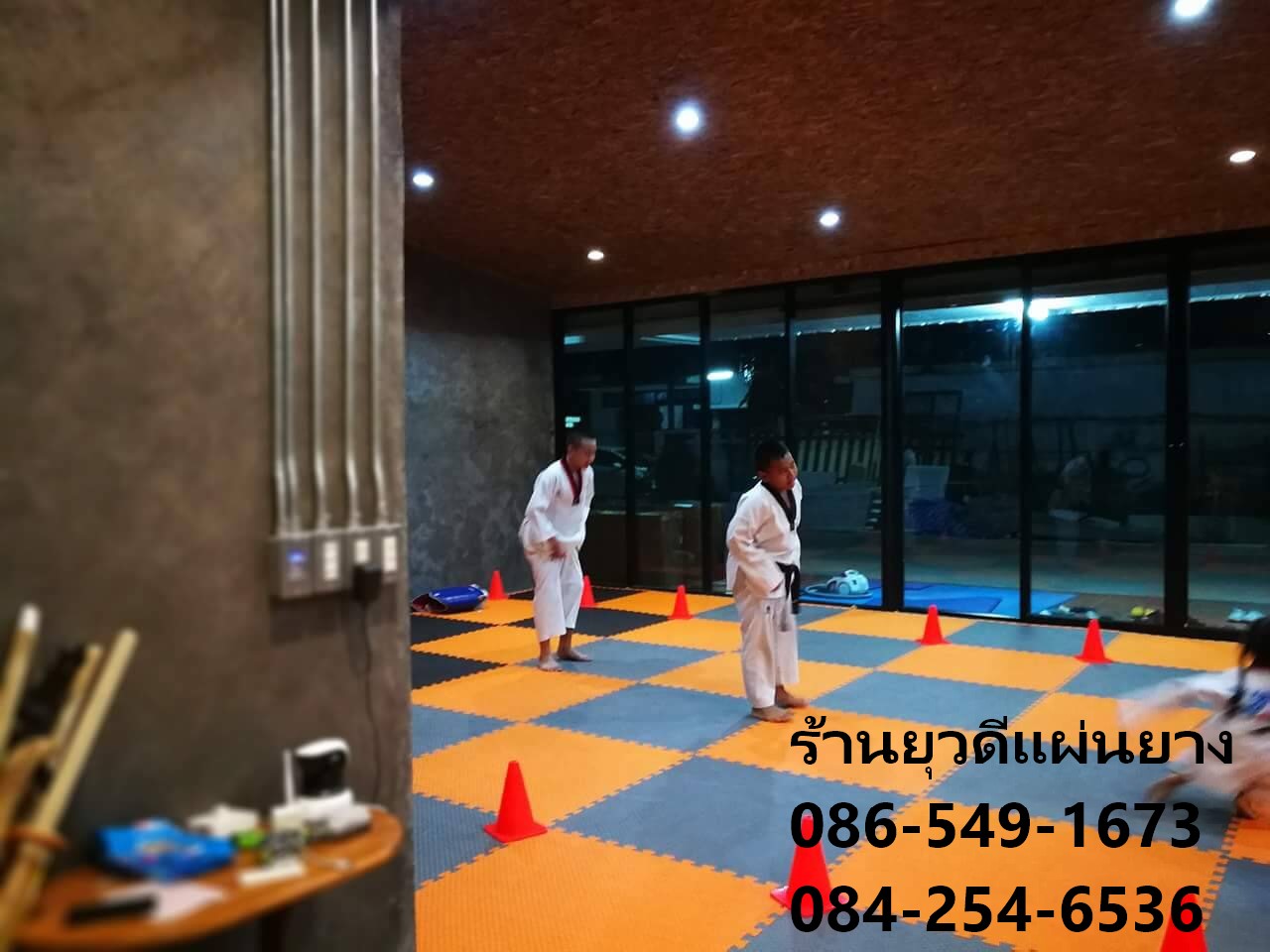 แผ่นยางปูพื้น แบบจิ๊กซอ ขนาด 1 x 1 เมตร หนา 20 มม.