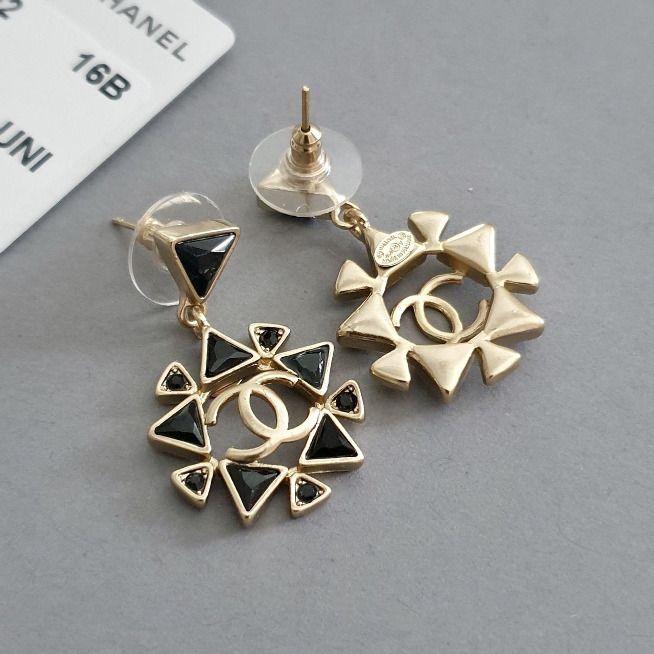 Super Hi-End Quality !!!! ((งาน 1:1 เหมือนแท้ที่สุดในท้องตลาด)) Chanel Earring ต่างหูชาแนล งานซุปเปอร์ไฮเอน 1:1 คะ อะไหล่ แสตนเลส งานเกรดแพงที่สุดในตลาด น้ำหนักใกล้เคียงของจริงที่สุด งานอย่างดี อะไหล่เงาวับ วิ้งมาก สั่งผลิตจากต้นแบบแท้ ดาราเซเลปใส่กันแทบท