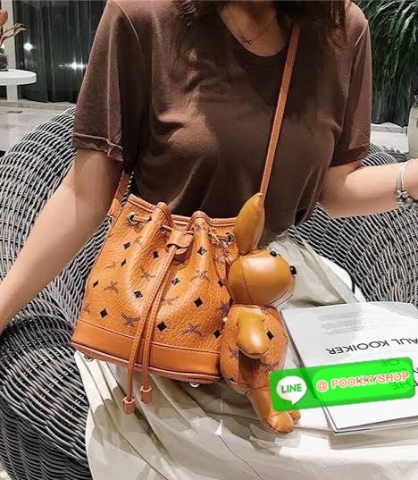 👜 MCM Park Rabbit Drawstring Bag in Visetos 👜 🐰 • กระเป๋าทรงถังรุ่นลิมิเต็ดสุดน่ารัก Park Rabbit Drawstring Bag จากคอลเลกชัน MCM Zoo 🐰 • วัสดุ Visetos Coated Canvas ลายโมโนแกรมเอกลักษณ์ของแบรนด์