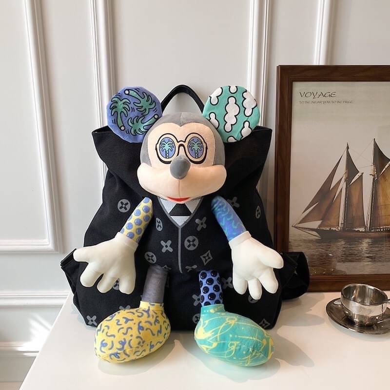 พร้อมส่ง เป้ตุ๊กตา LV รุ่นนี้จะเพิ่มสีสัน งานสวยน่ารักมากค่ะ ผ้าหนาดีมาก ช่องเก็บของใหญ่มาก ด้านใน มีหลายช่อง ด้านหลังมีช่องซิปเก็บของสำคัญ เก๋ไก๋ไม่เหมือนใคร ตรงปกไม่จกตาแน่นอนจ้า