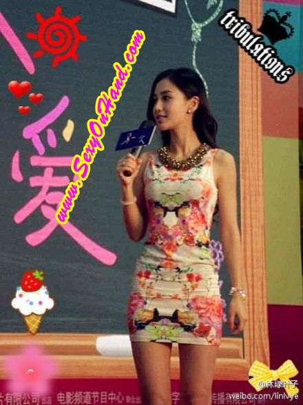 เดรสสั้น แขนกุด เข้ารูป ลายดอก พื้นขาว เนื้อผ้ายืด หรู สวมใส่สบายมากๆเลยคะ ชุดเดรสสั้นแขนกุดแบรนด์เนม H&M ลายดอก พื้นขาว สวยเปรี้ยวมากคะSize S/M